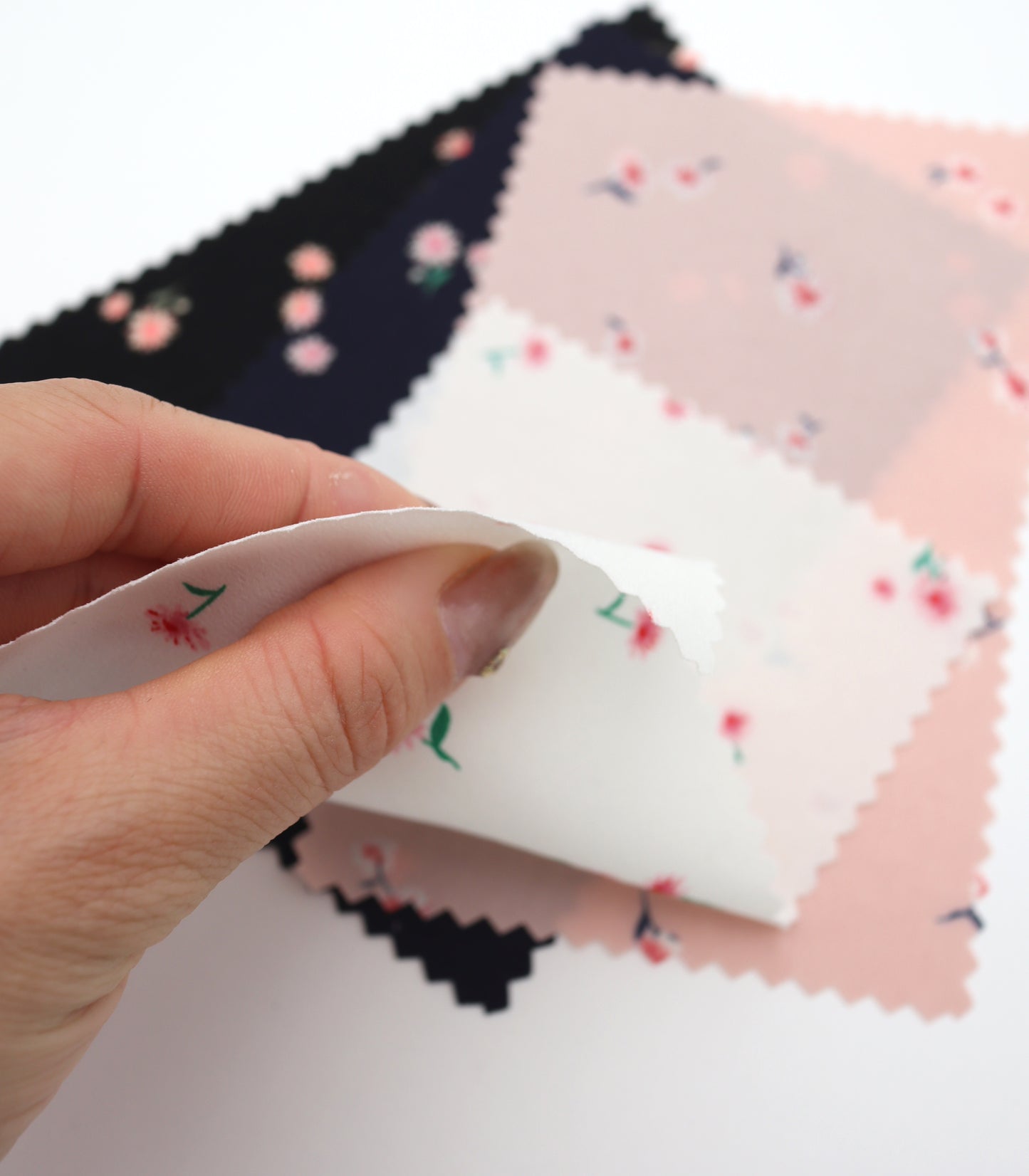 【25SS-238】小花柄プリントデシン　/0.5ｙあたり = ～765円