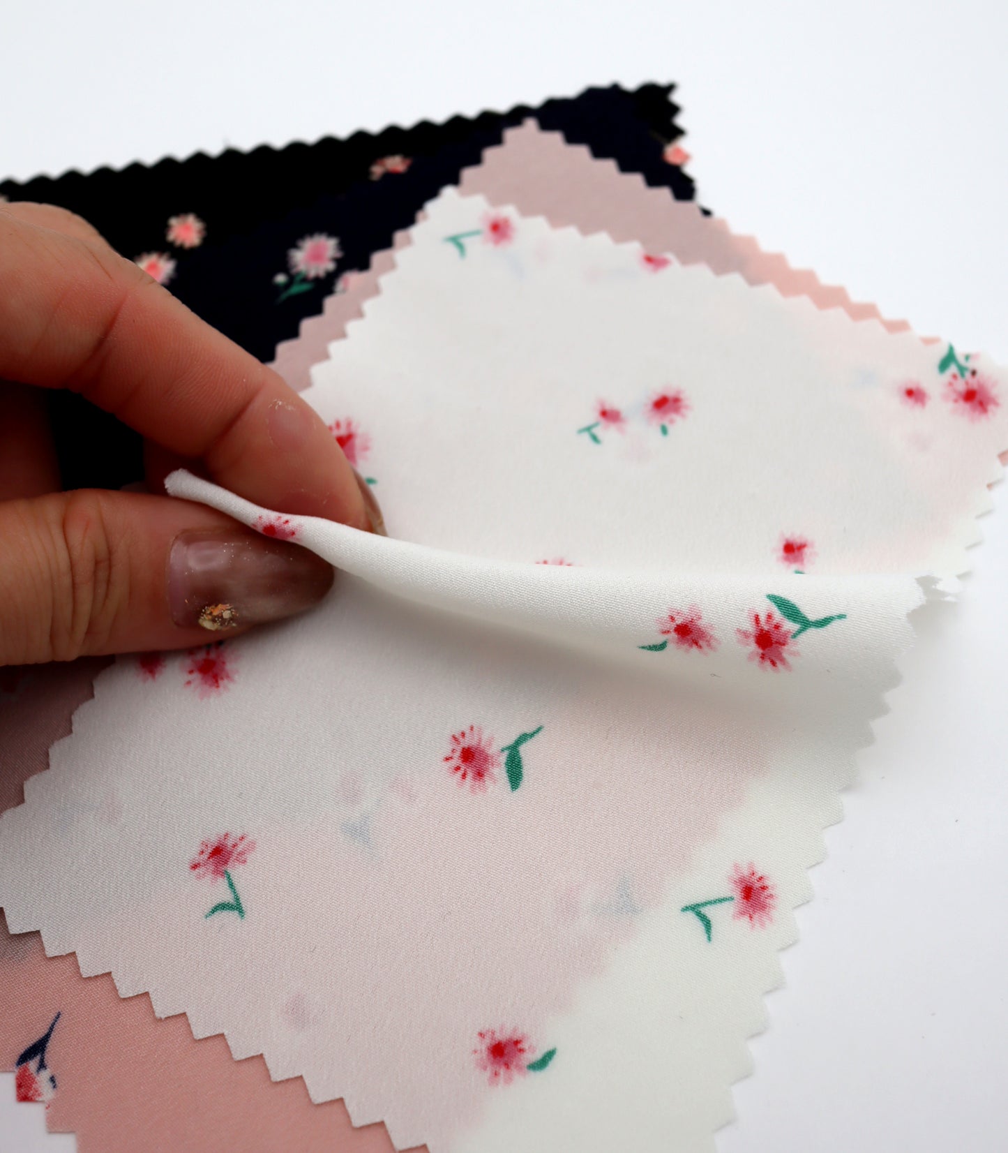 【25SS-238】小花柄プリントデシン　/0.5ｙあたり = ～765円