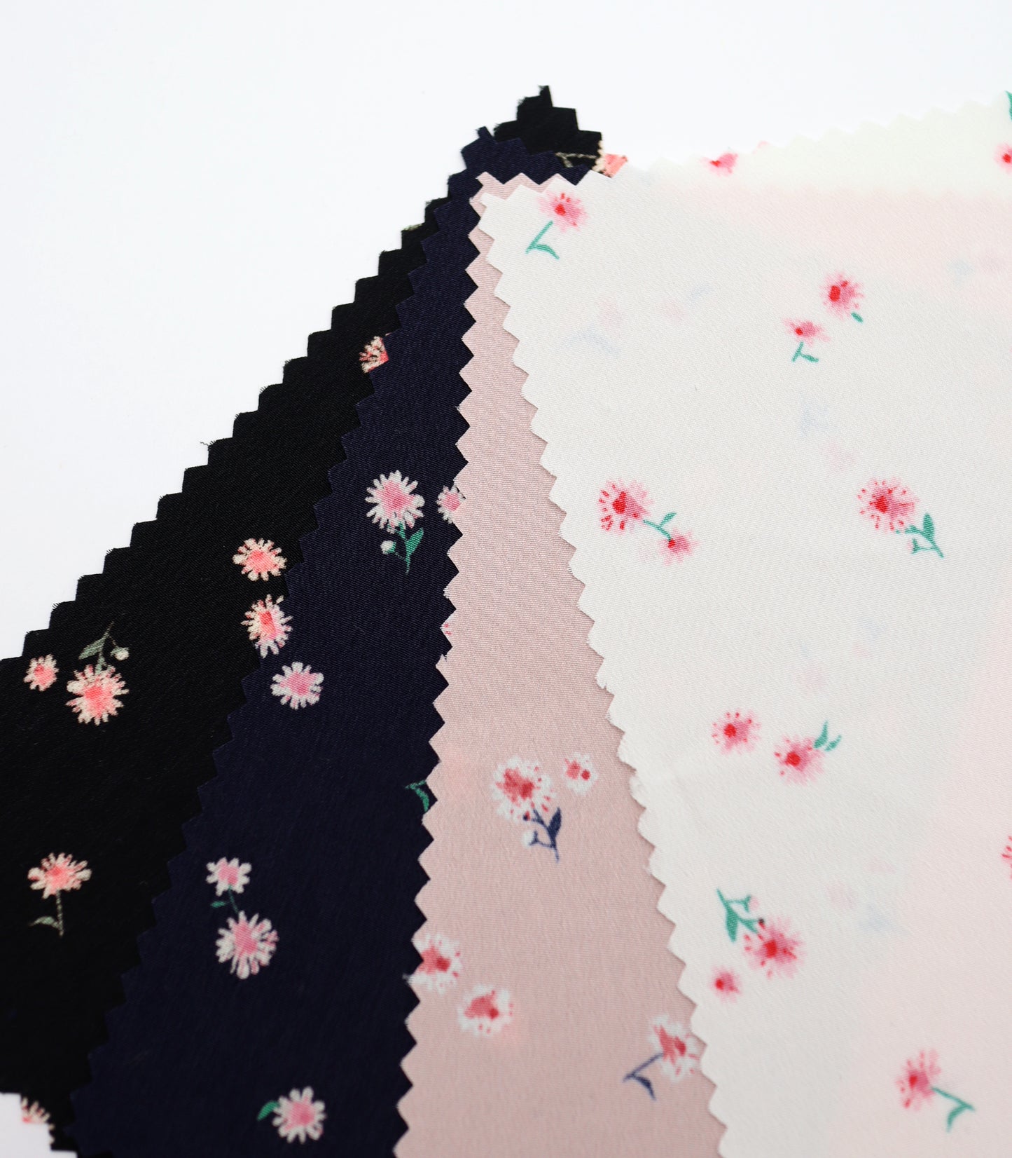 【25SS-238】小花柄プリントデシン　/0.5ｙあたり = ～765円