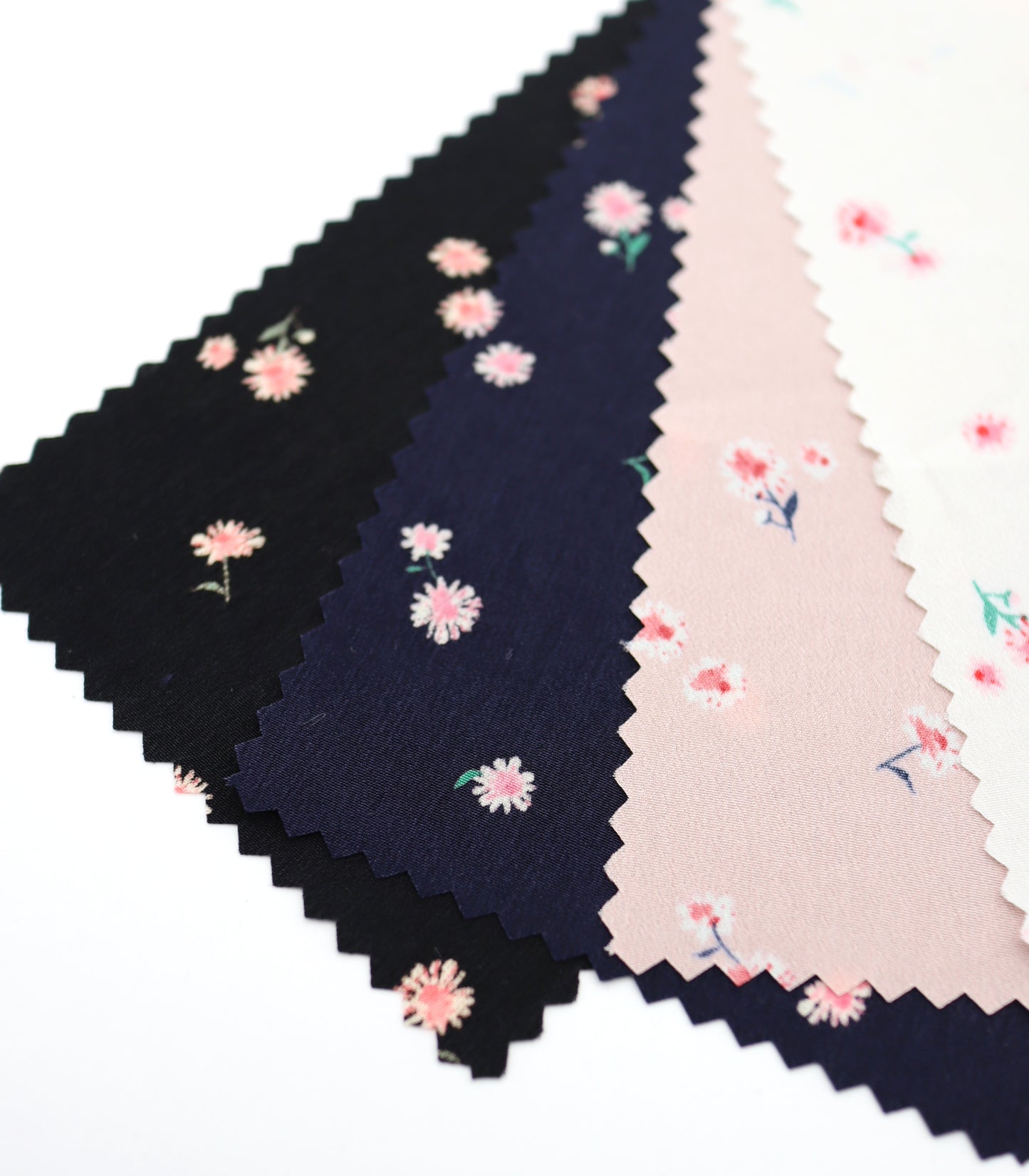 【25SS-238】小花柄プリントデシン　/0.5ｙあたり = ～765円