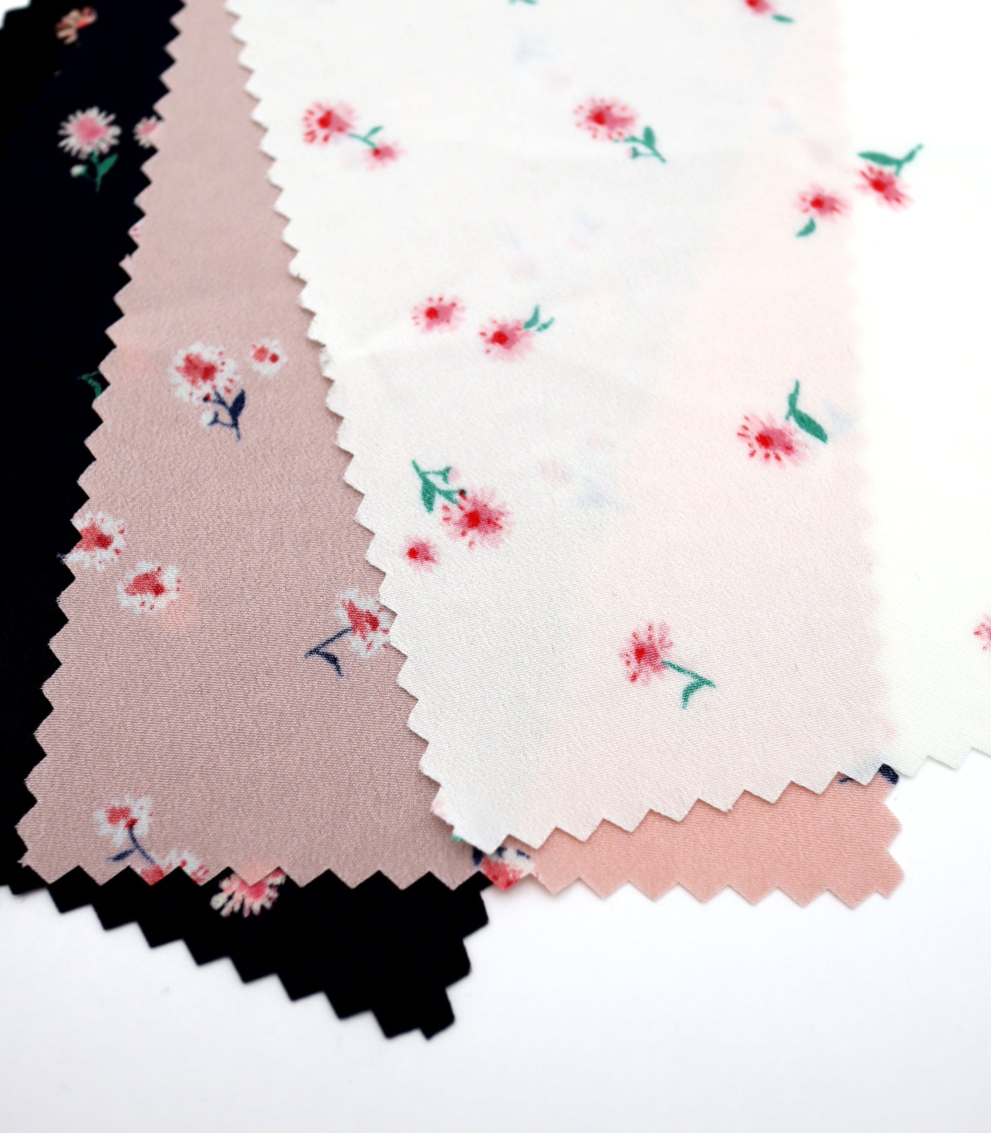 【25SS-238】小花柄プリントデシン　/0.5ｙあたり = ～765円