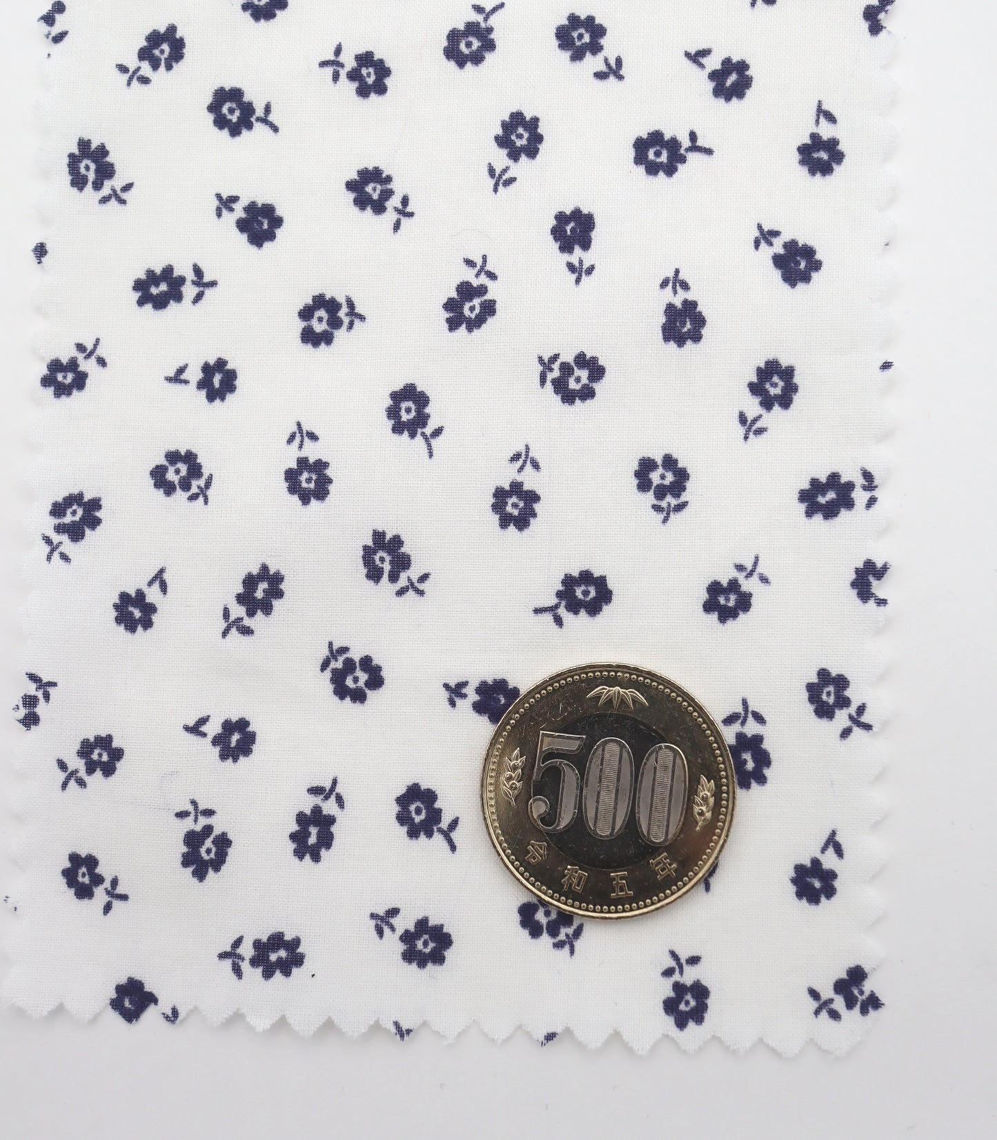 【25SS-255】小花柄プリント綿ローン　/0.5ｙあたり = ～625円