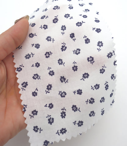 【25SS-255】小花柄プリント綿ローン　/0.5ｙあたり = ～625円