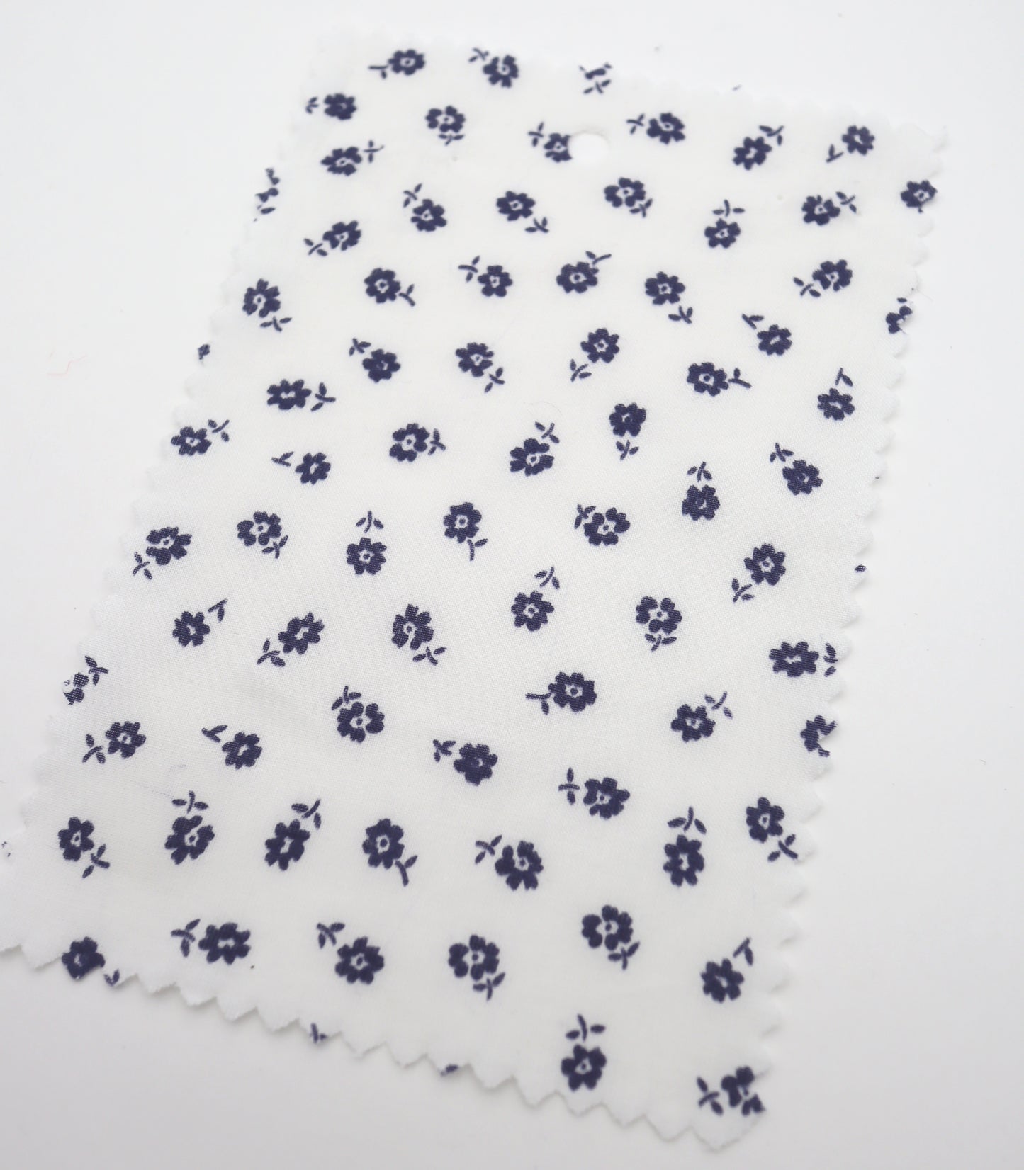 【25SS-255】小花柄プリント綿ローン　/0.5ｙあたり = ～625円