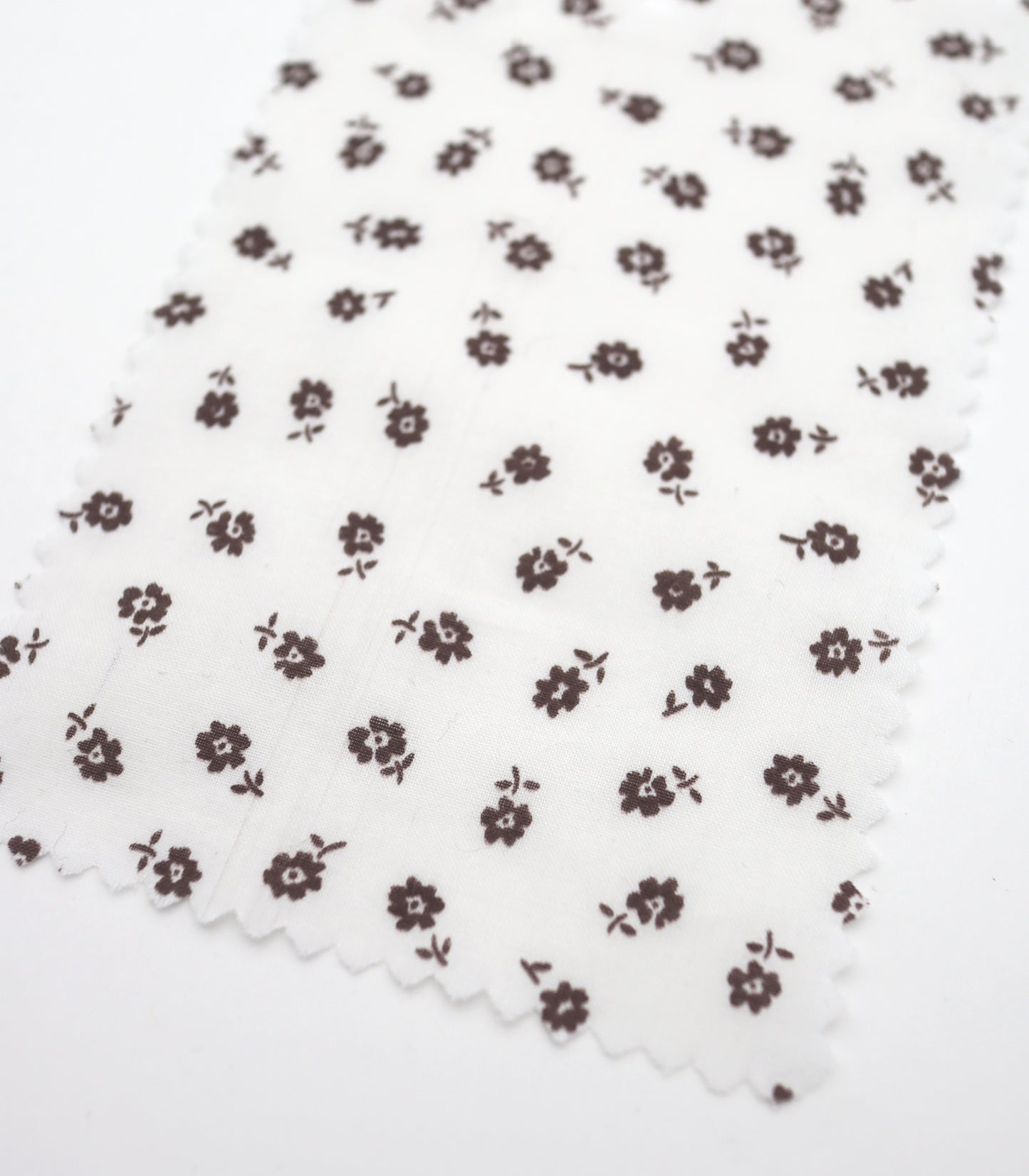 【25SS-255】小花柄プリント綿ローン　/0.5ｙあたり = ～625円