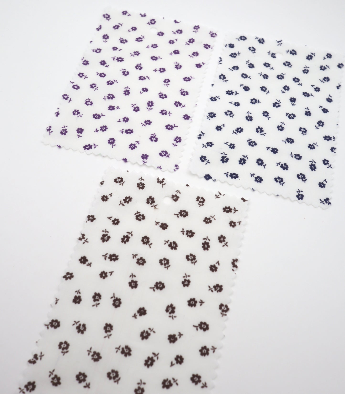 【25SS-255】小花柄プリント綿ローン　/0.5ｙあたり = ～625円