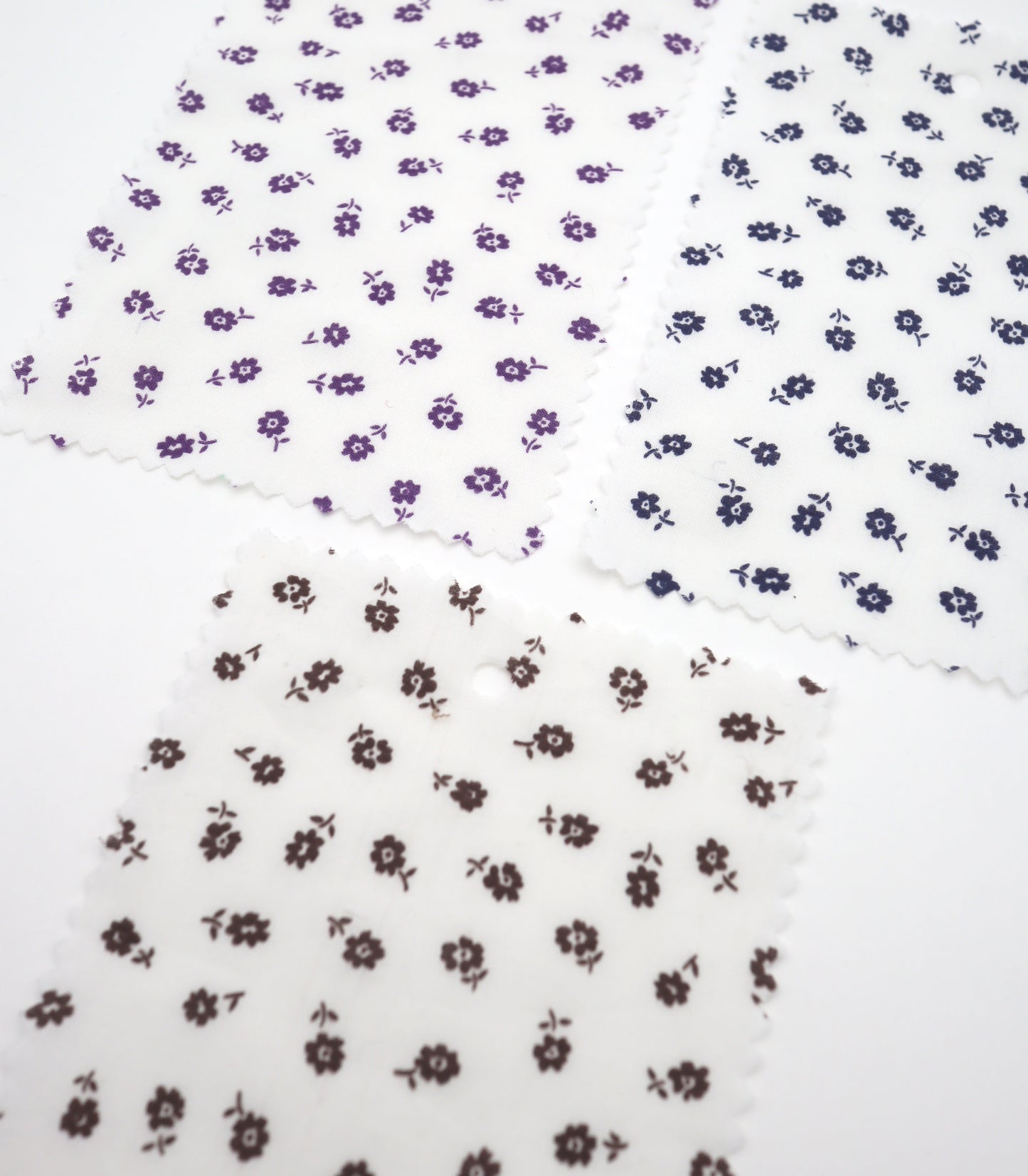 【25SS-255】小花柄プリント綿ローン　/0.5ｙあたり = ～625円