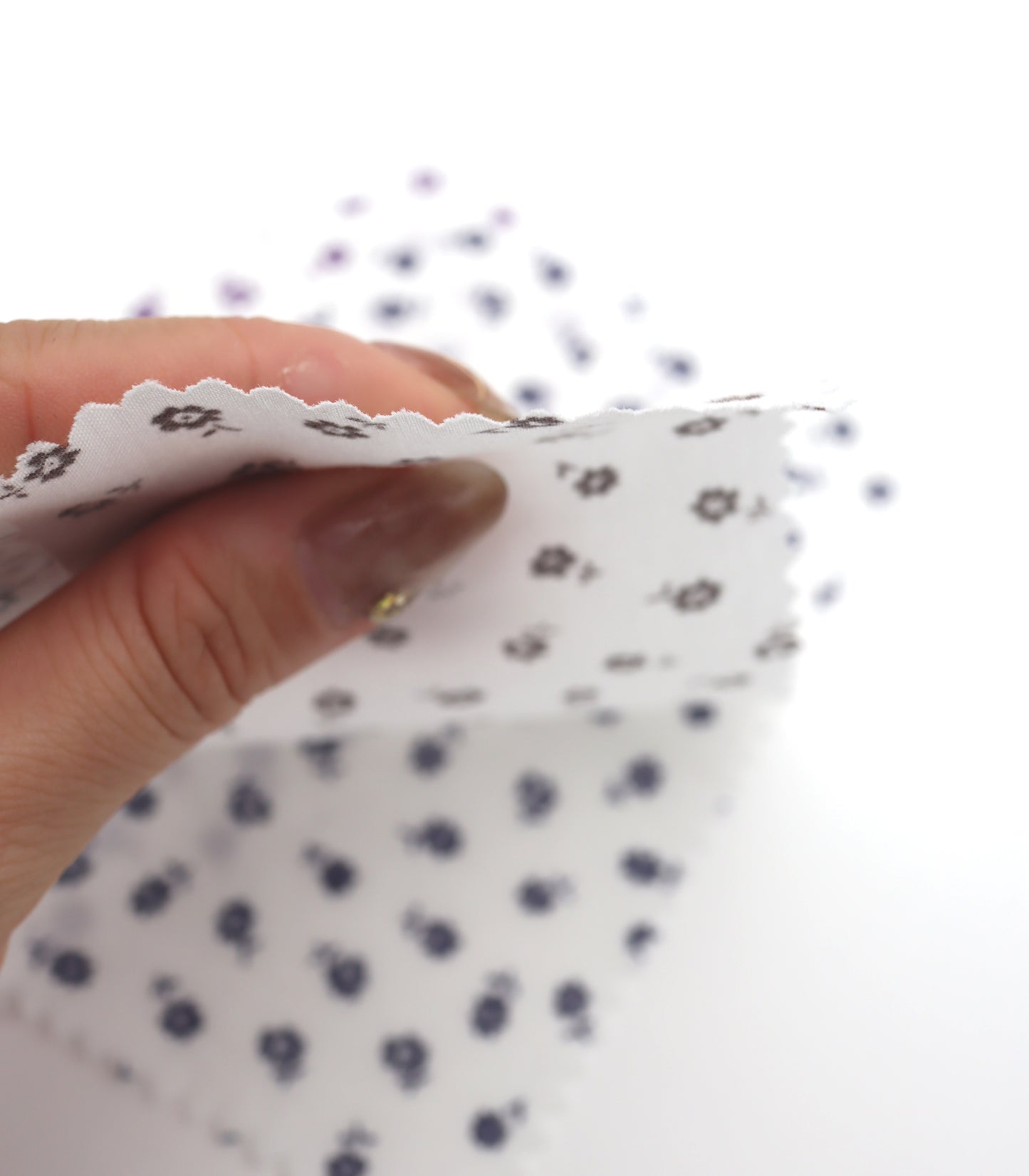 【25SS-255】小花柄プリント綿ローン　/0.5ｙあたり = ～625円