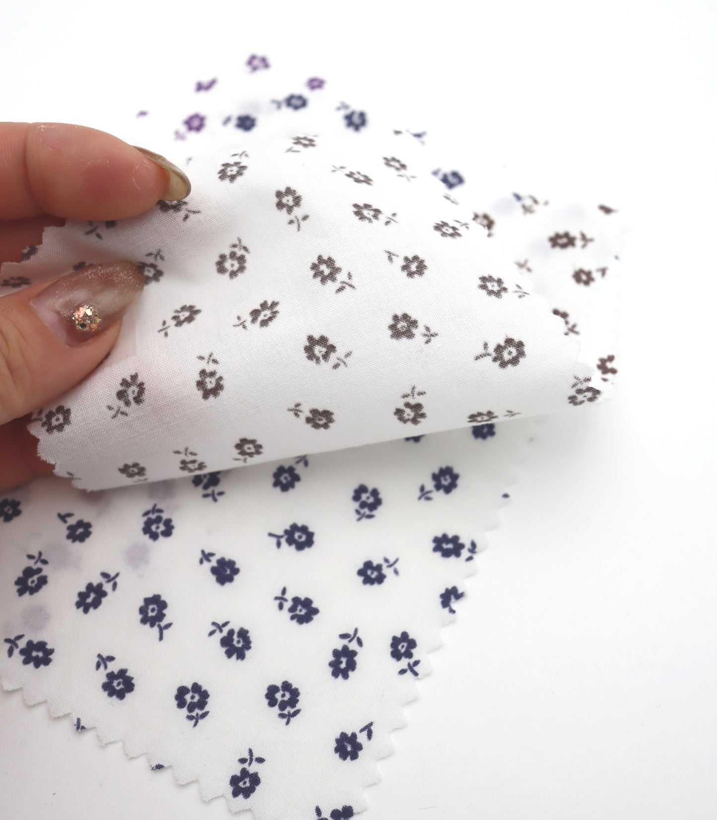 【25SS-255】小花柄プリント綿ローン　/0.5ｙあたり = ～625円