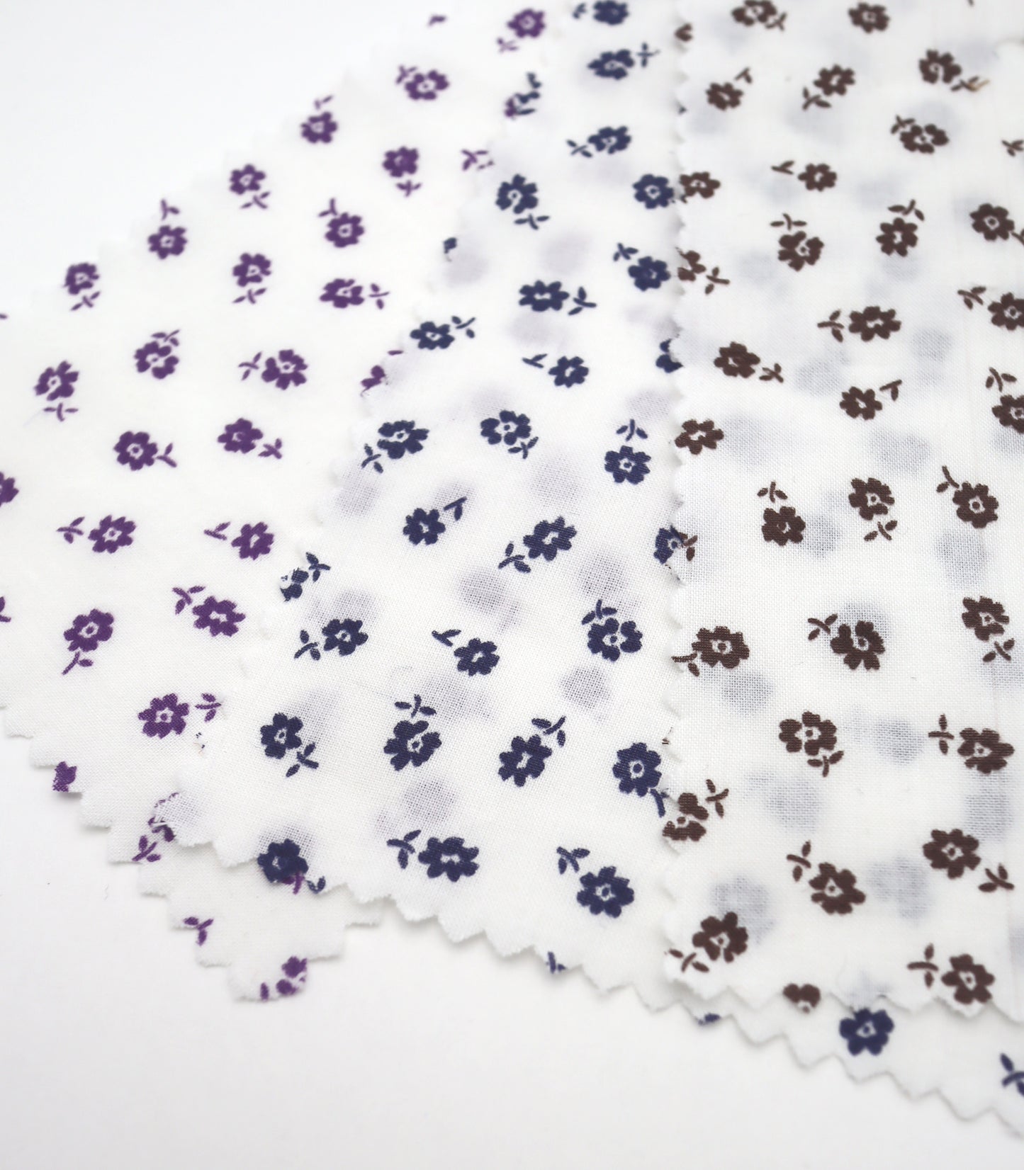 【25SS-255】小花柄プリント綿ローン　/0.5ｙあたり = ～625円