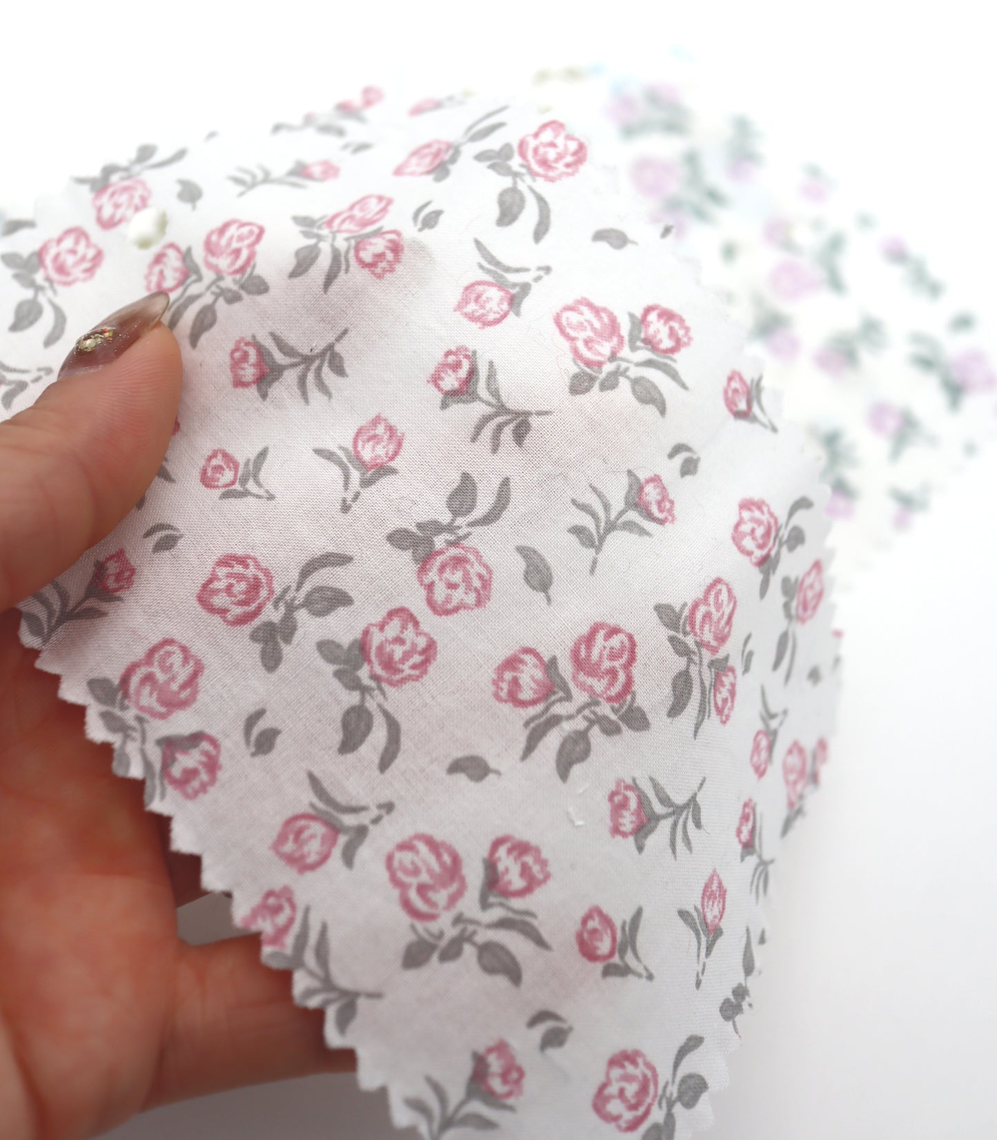 【25SS-256】ローズプリント綿ローン　/0.5ｙあたり = ～625円