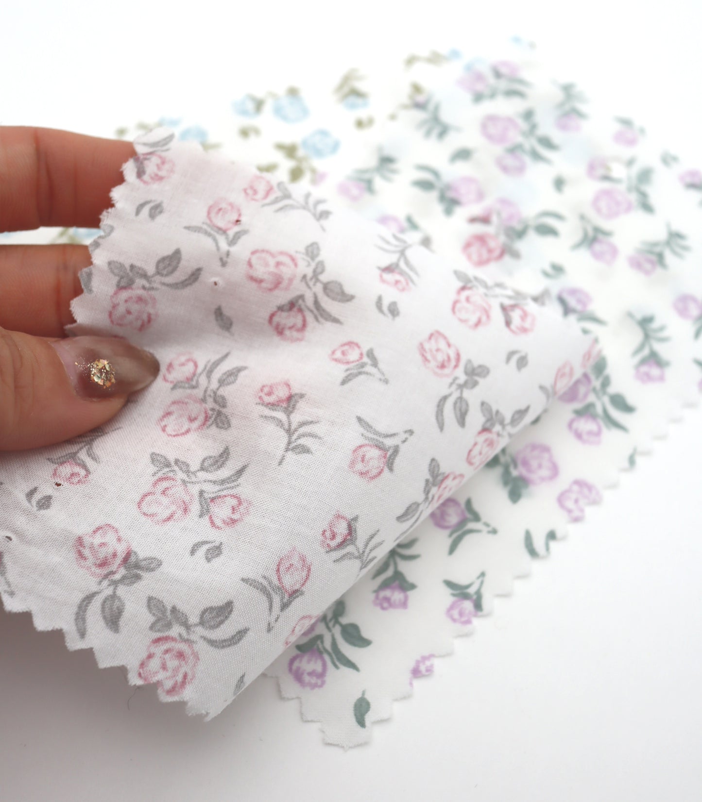 【25SS-256】ローズプリント綿ローン　/0.5ｙあたり = ～625円