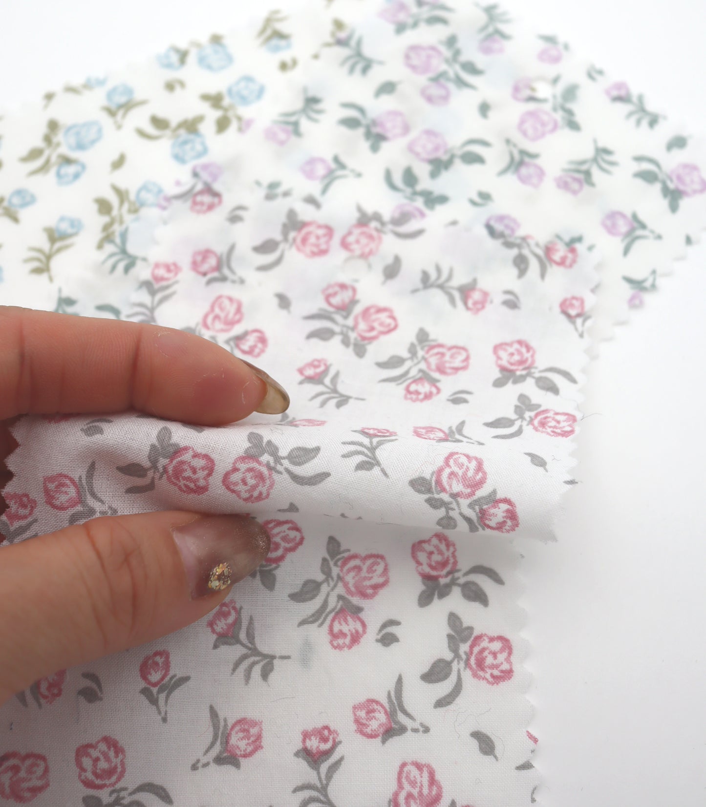 【25SS-256】ローズプリント綿ローン　/0.5ｙあたり = ～625円