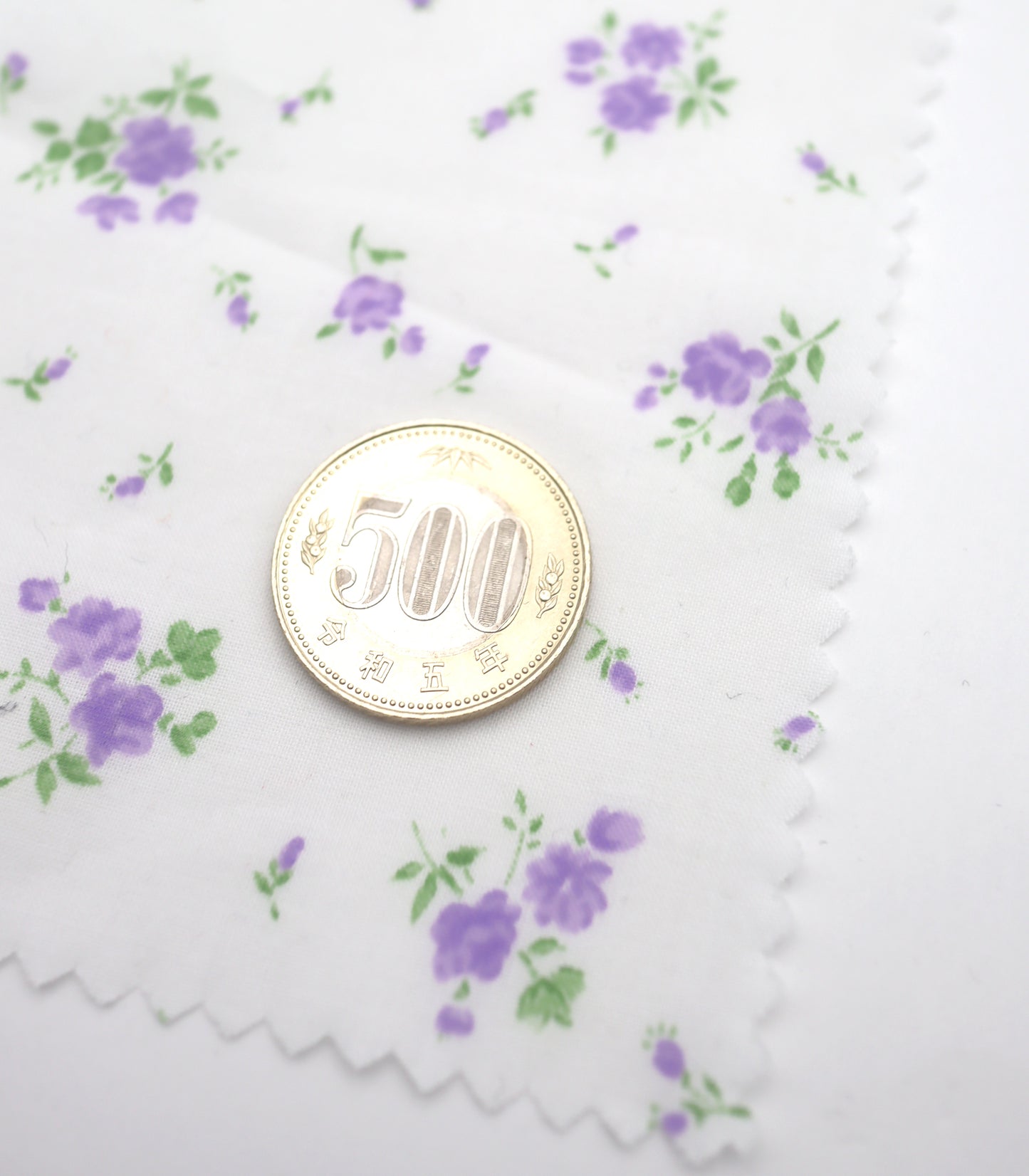 【25SS-258】小花柄プリント綿ローン　/0.5ｙあたり = ～625円