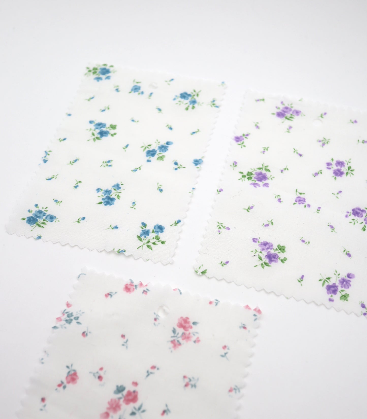 【25SS-258】小花柄プリント綿ローン　/0.5ｙあたり = ～625円