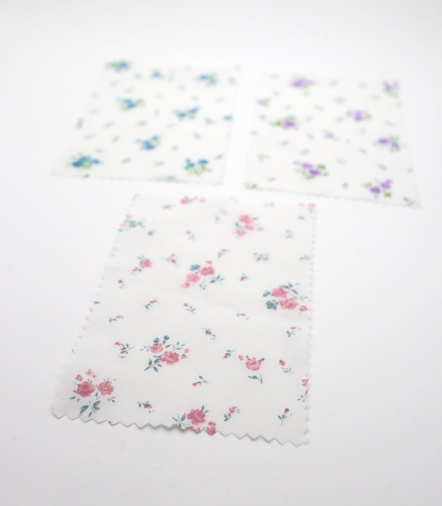 【25SS-258】小花柄プリント綿ローン　/0.5ｙあたり = ～625円