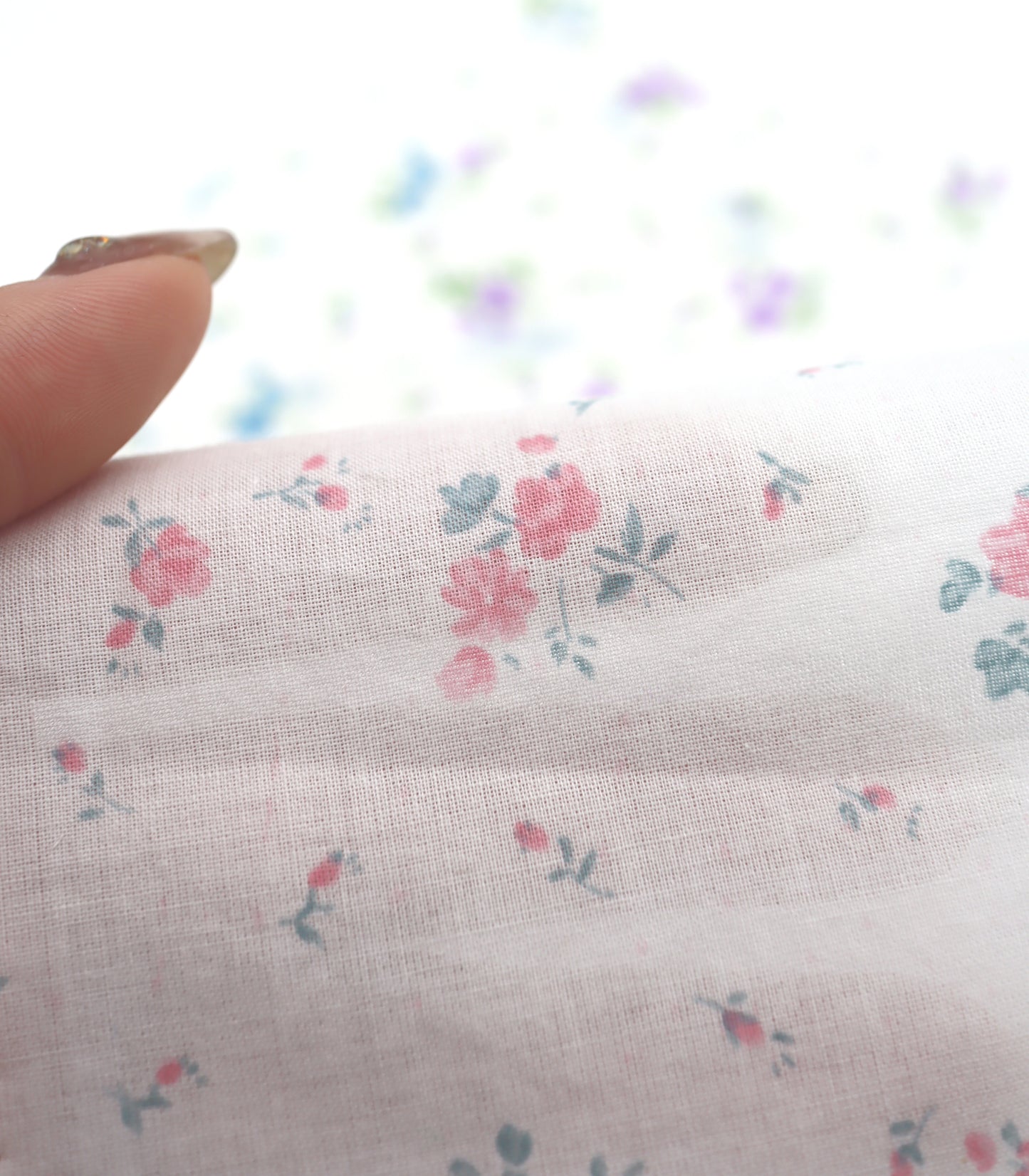 【25SS-258】小花柄プリント綿ローン　/0.5ｙあたり = ～625円