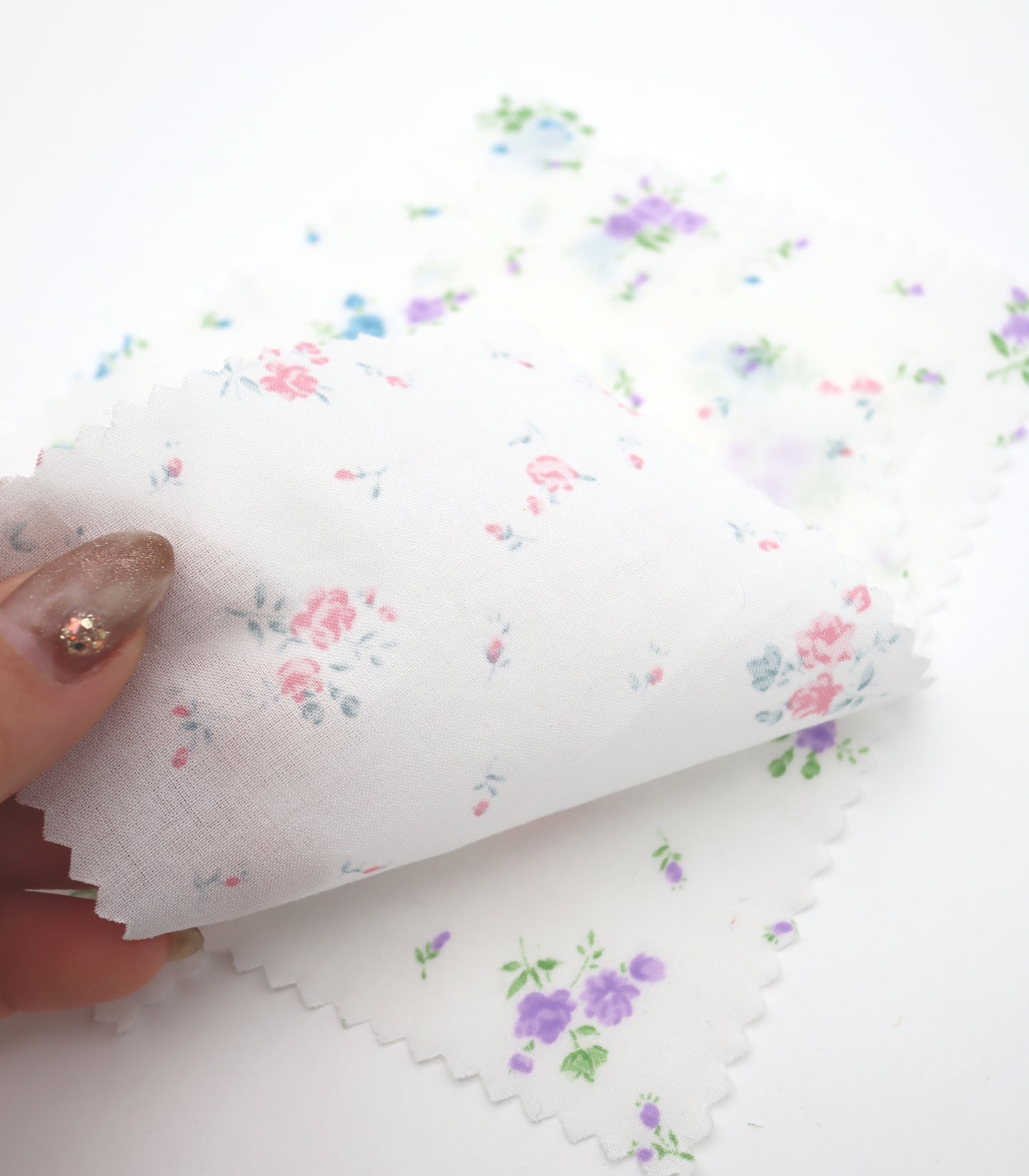 【25SS-258】小花柄プリント綿ローン　/0.5ｙあたり = ～625円