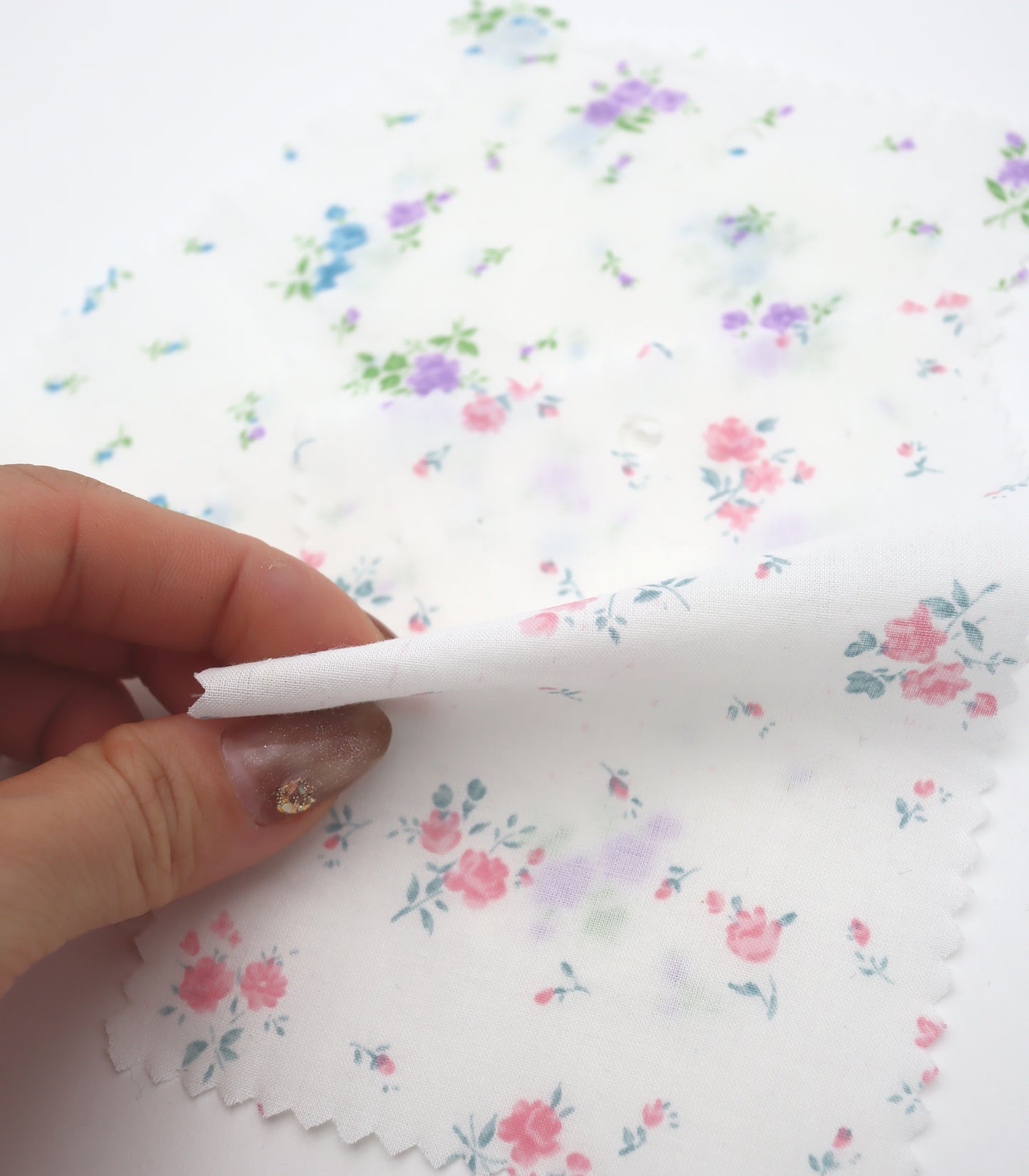 【25SS-258】小花柄プリント綿ローン　/0.5ｙあたり = ～625円