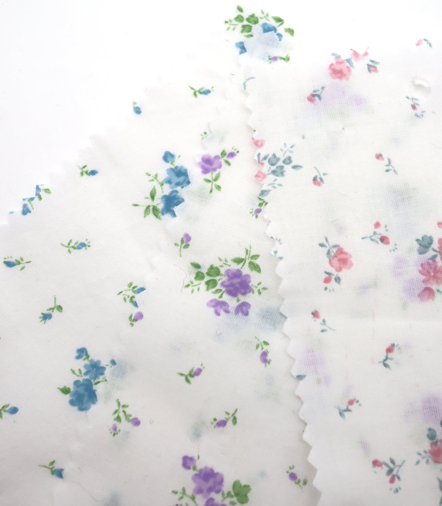 【25SS-258】小花柄プリント綿ローン　/0.5ｙあたり = ～625円