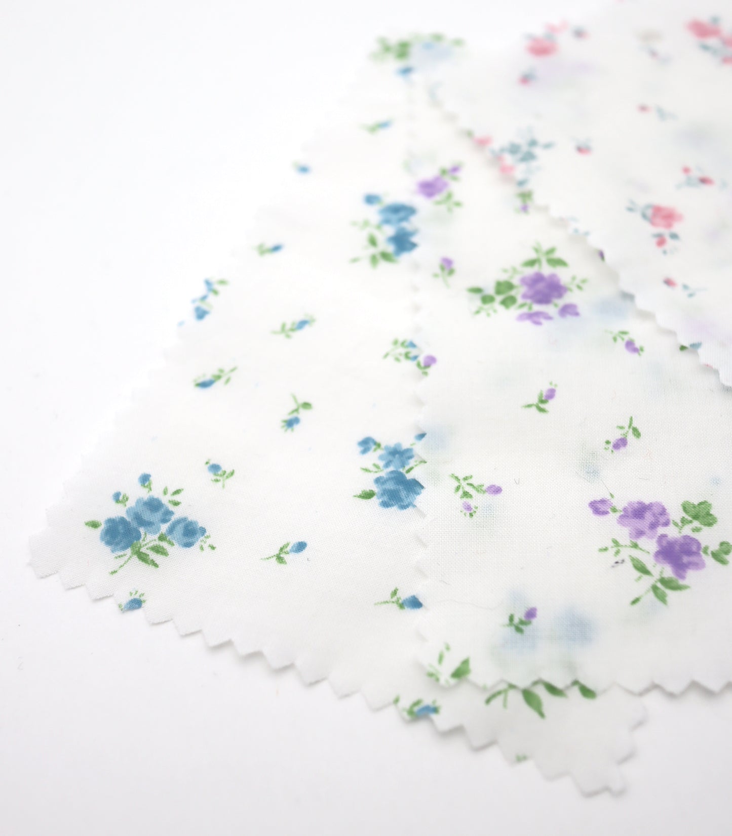 【25SS-258】小花柄プリント綿ローン　/0.5ｙあたり = ～625円