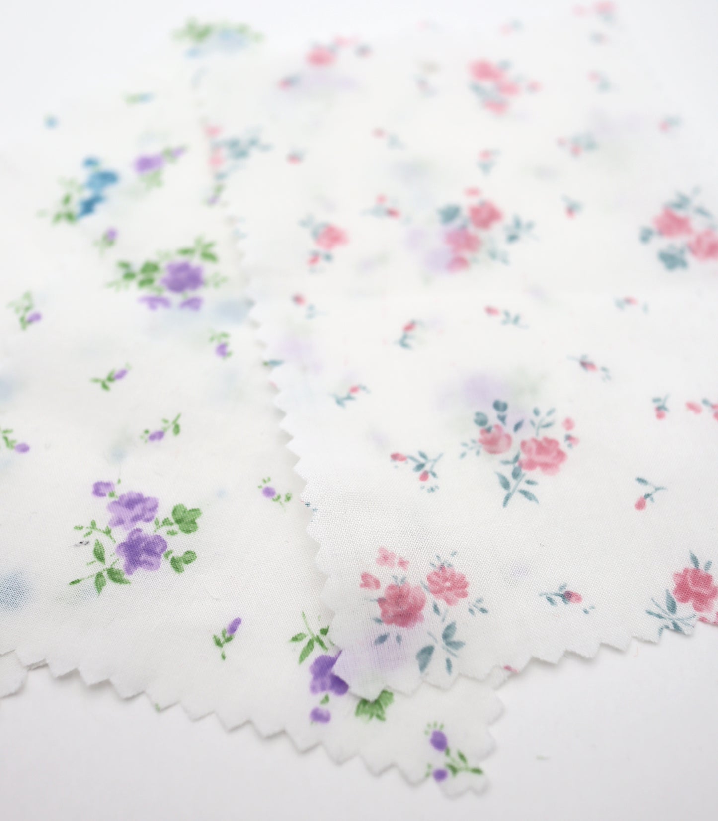 【25SS-258】小花柄プリント綿ローン　/0.5ｙあたり = ～625円