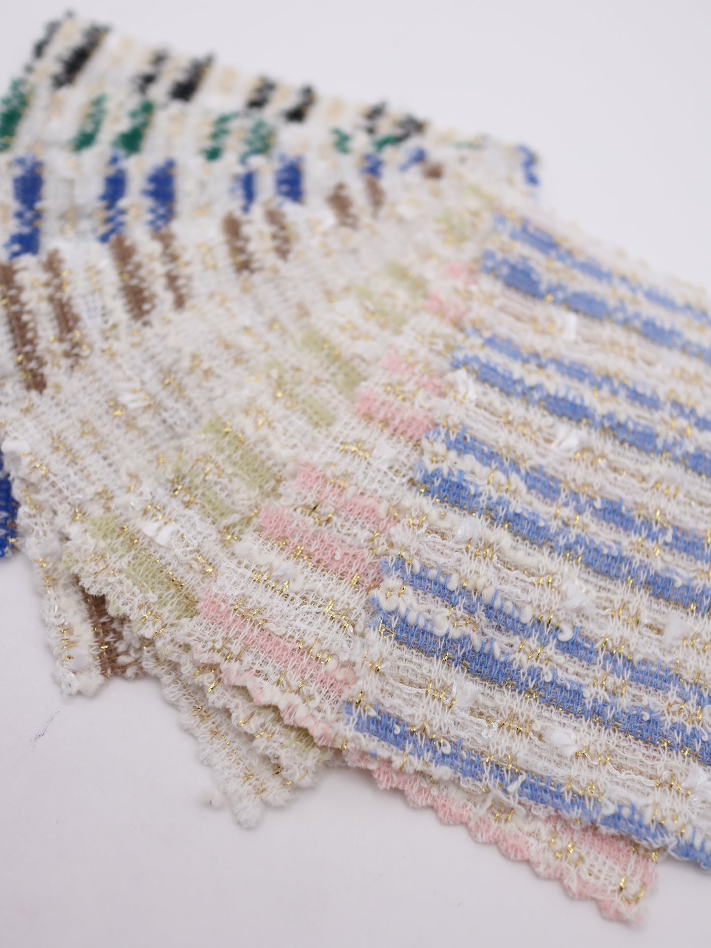 ストレッチ性あるツイード見えラメ糸入りニット生地【26SS-071】