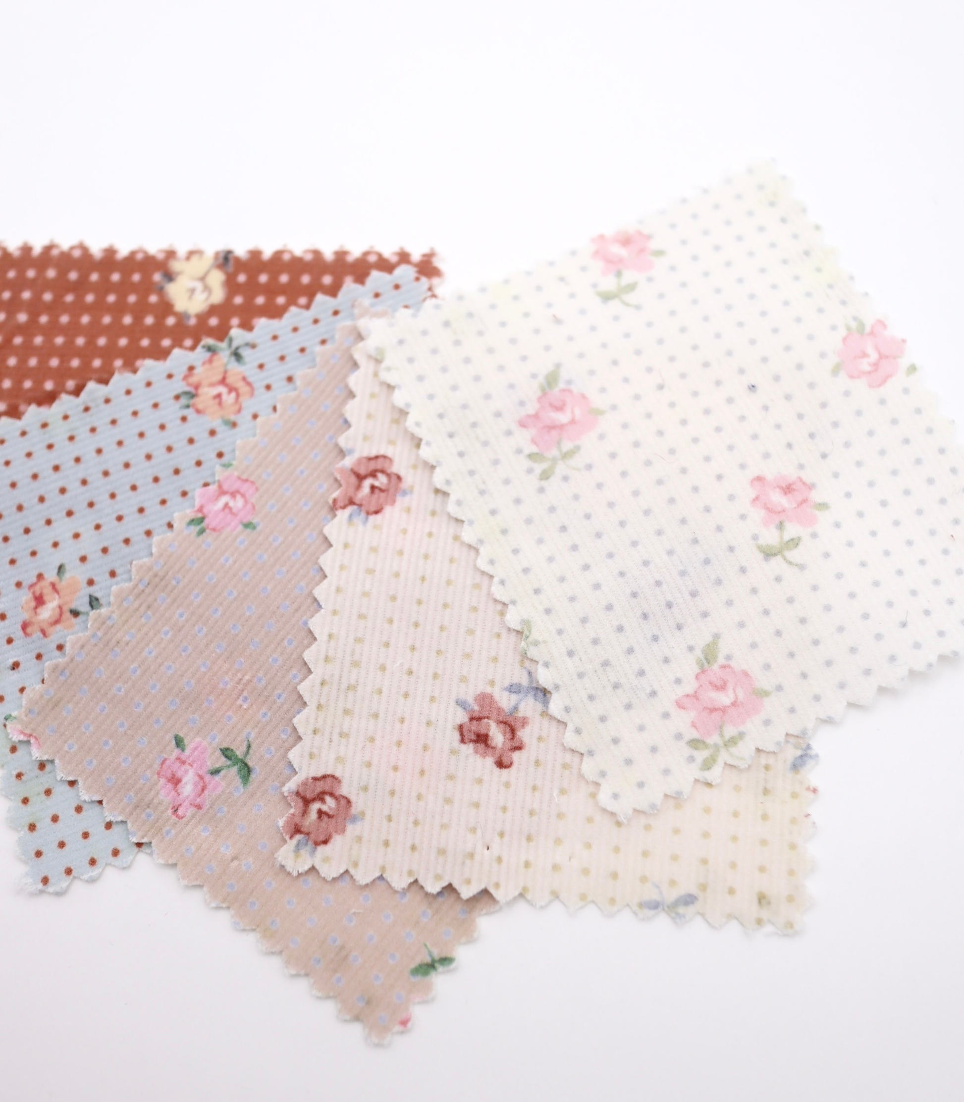 ドット×ローズプリントコーデュロイ　韓国生地　東大門市場生地　秋冬素材