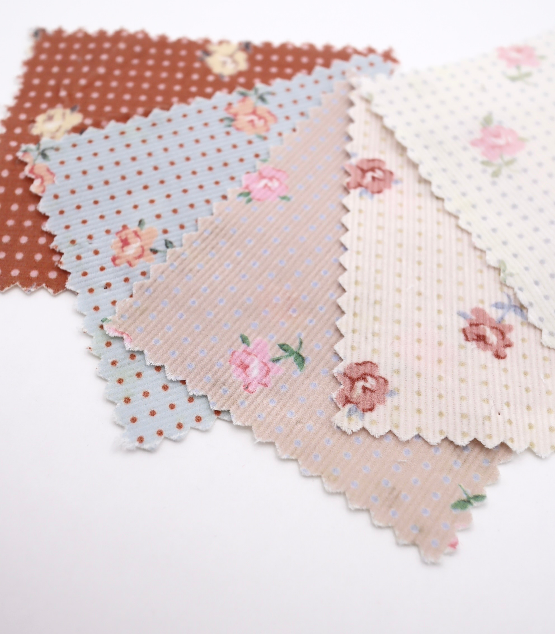 ドット×ローズプリントコーデュロイ　韓国生地　東大門市場生地　秋冬素材