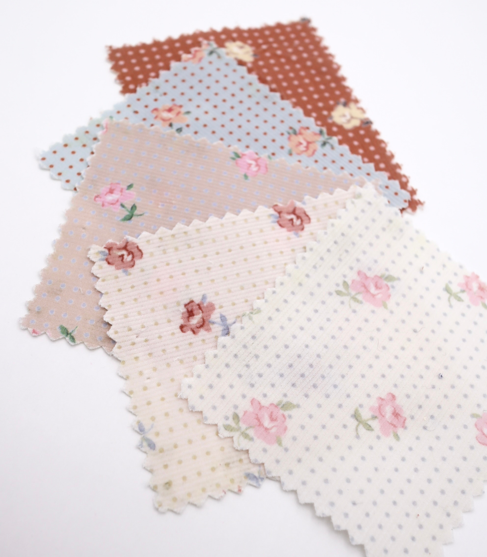 ドット×ローズプリントコーデュロイ　韓国生地　東大門市場生地　秋冬素材