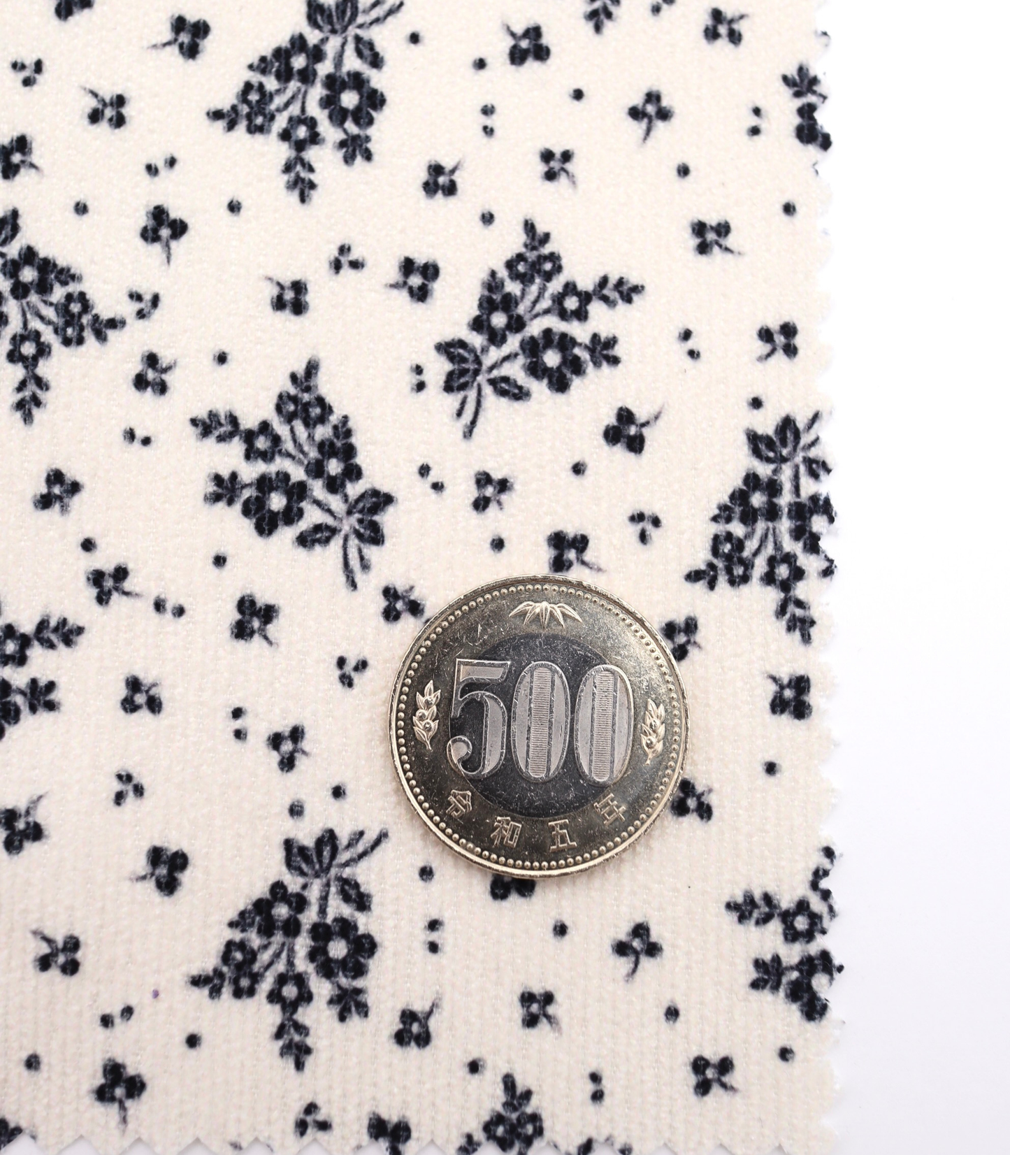 【25SS-125】小花柄シルエットプリントコーデュロイ　/0.5ｙあたり=～ 980円