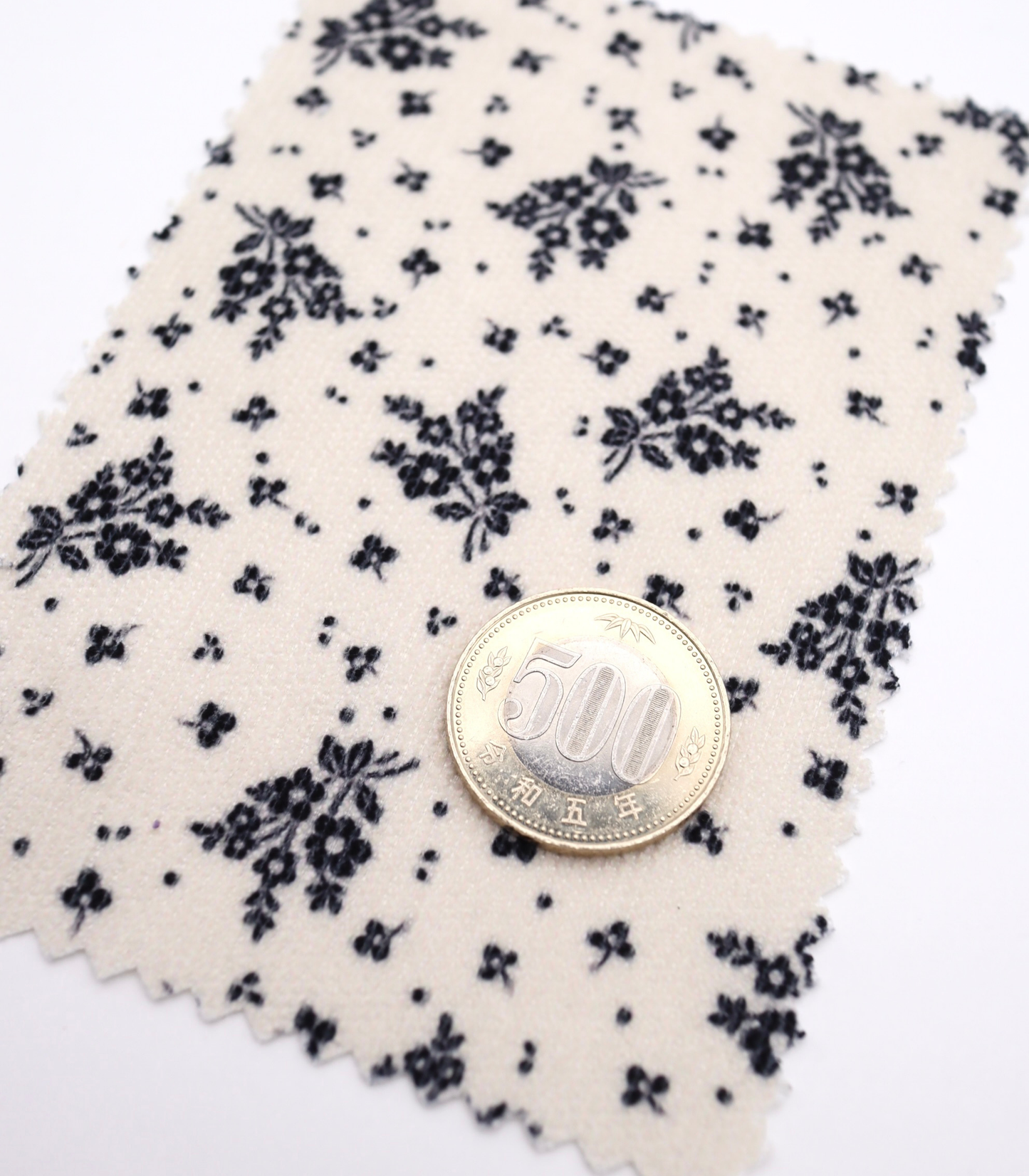 【25SS-125】小花柄シルエットプリントコーデュロイ　/0.5ｙあたり=～ 980円