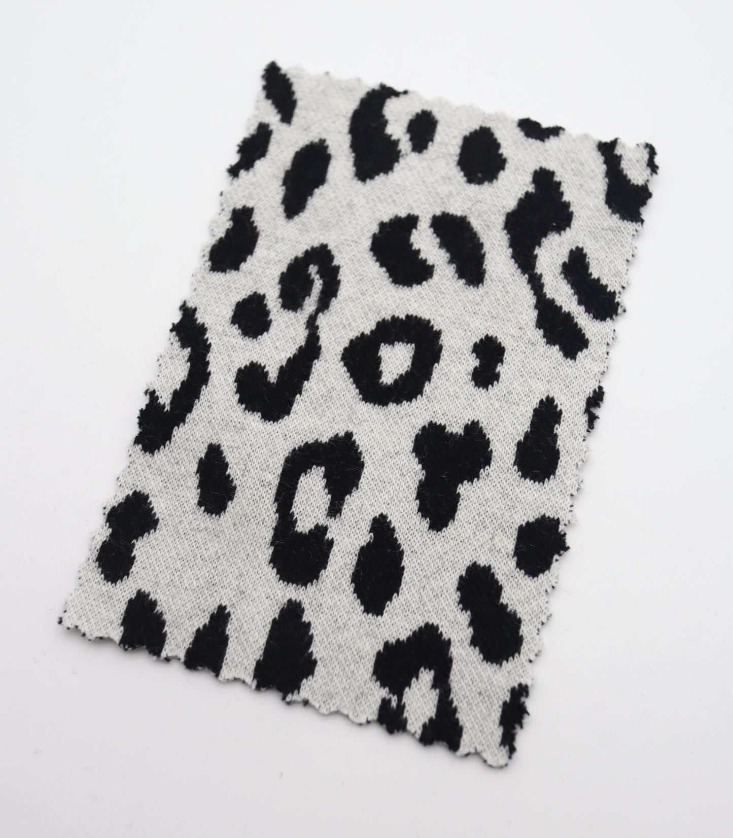 【25SS-359】ヒョウ柄ジャガード二重織りニット　/0.5ｙあたり = ～ 880円