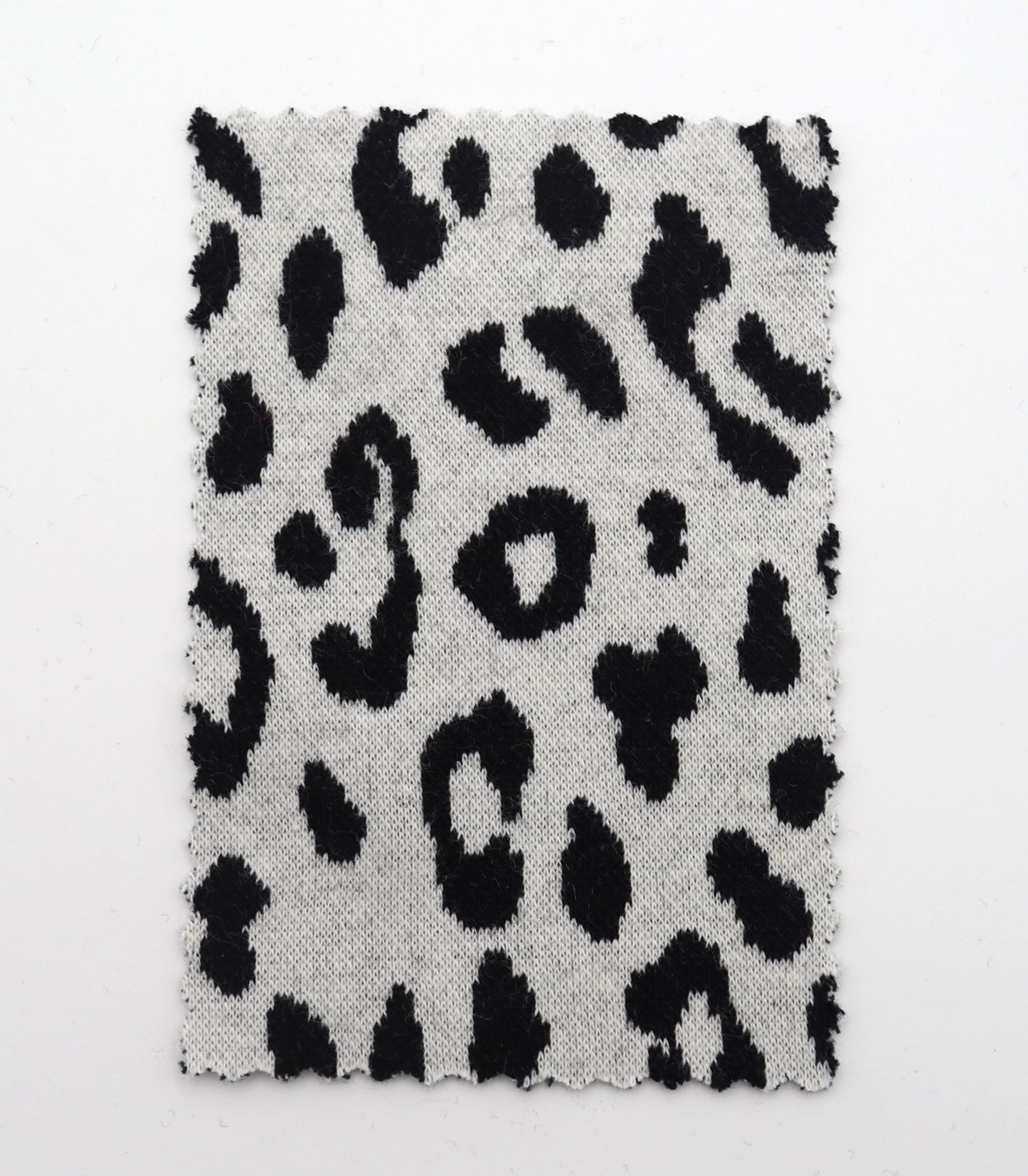 【25SS-359】ヒョウ柄ジャガード二重織りニット　/0.5ｙあたり = ～ 880円