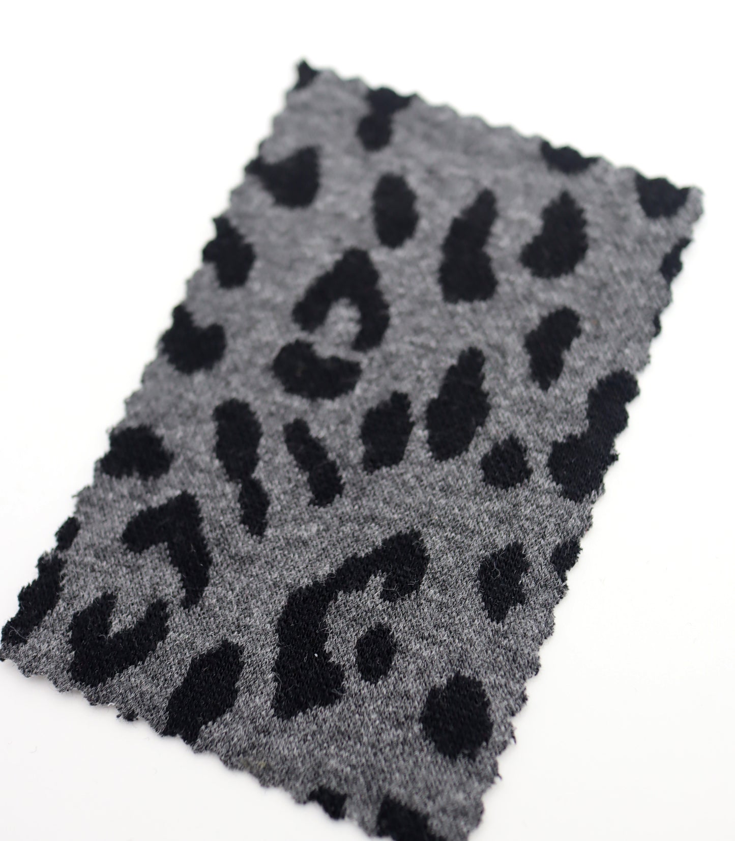 【25SS-359】ヒョウ柄ジャガード二重織りニット　/0.5ｙあたり = ～ 880円