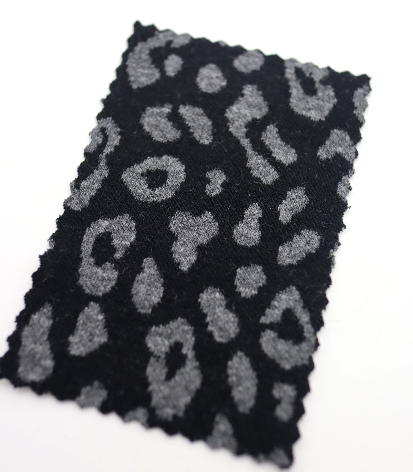 【25SS-359】ヒョウ柄ジャガード二重織りニット　/0.5ｙあたり = ～ 880円