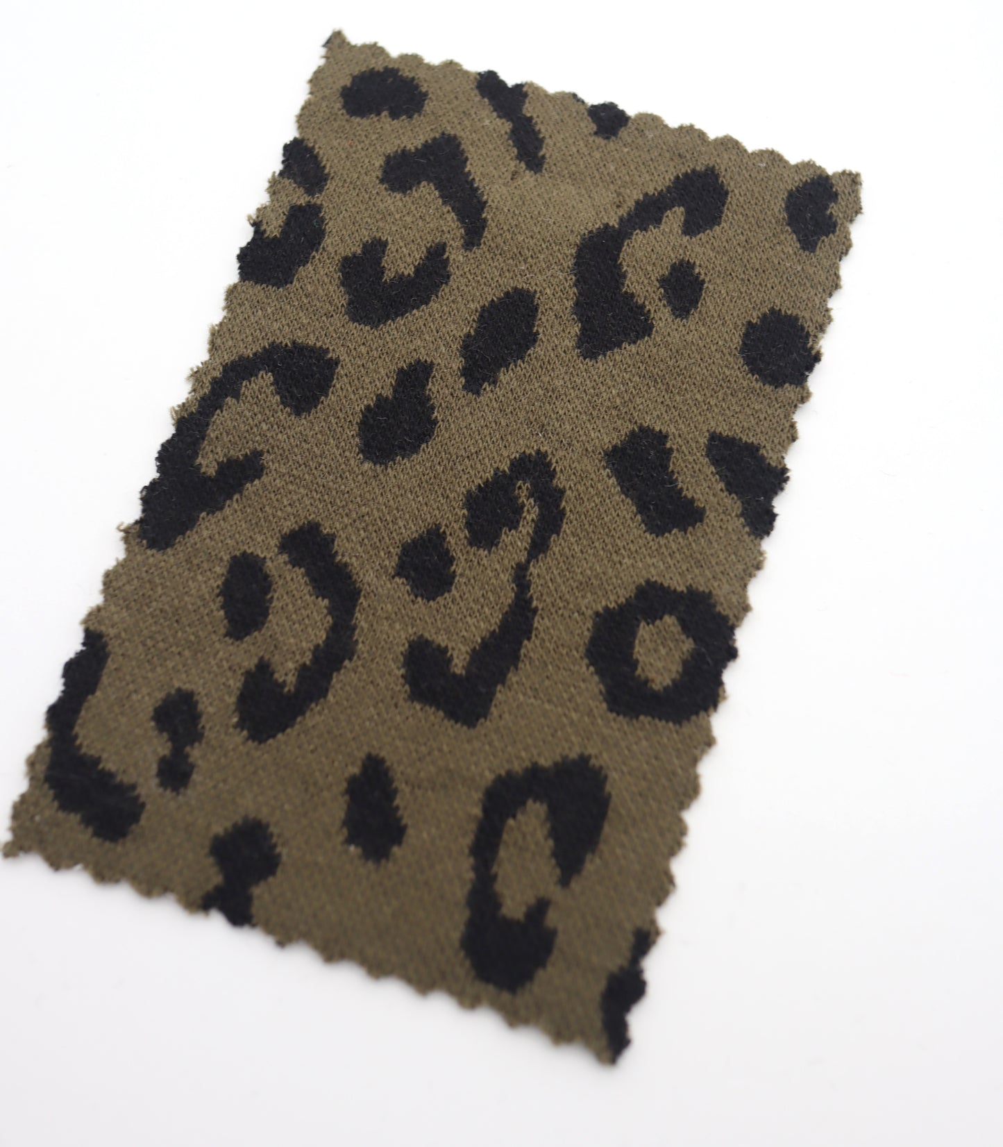 【25SS-359】ヒョウ柄ジャガード二重織りニット　/0.5ｙあたり = ～ 880円