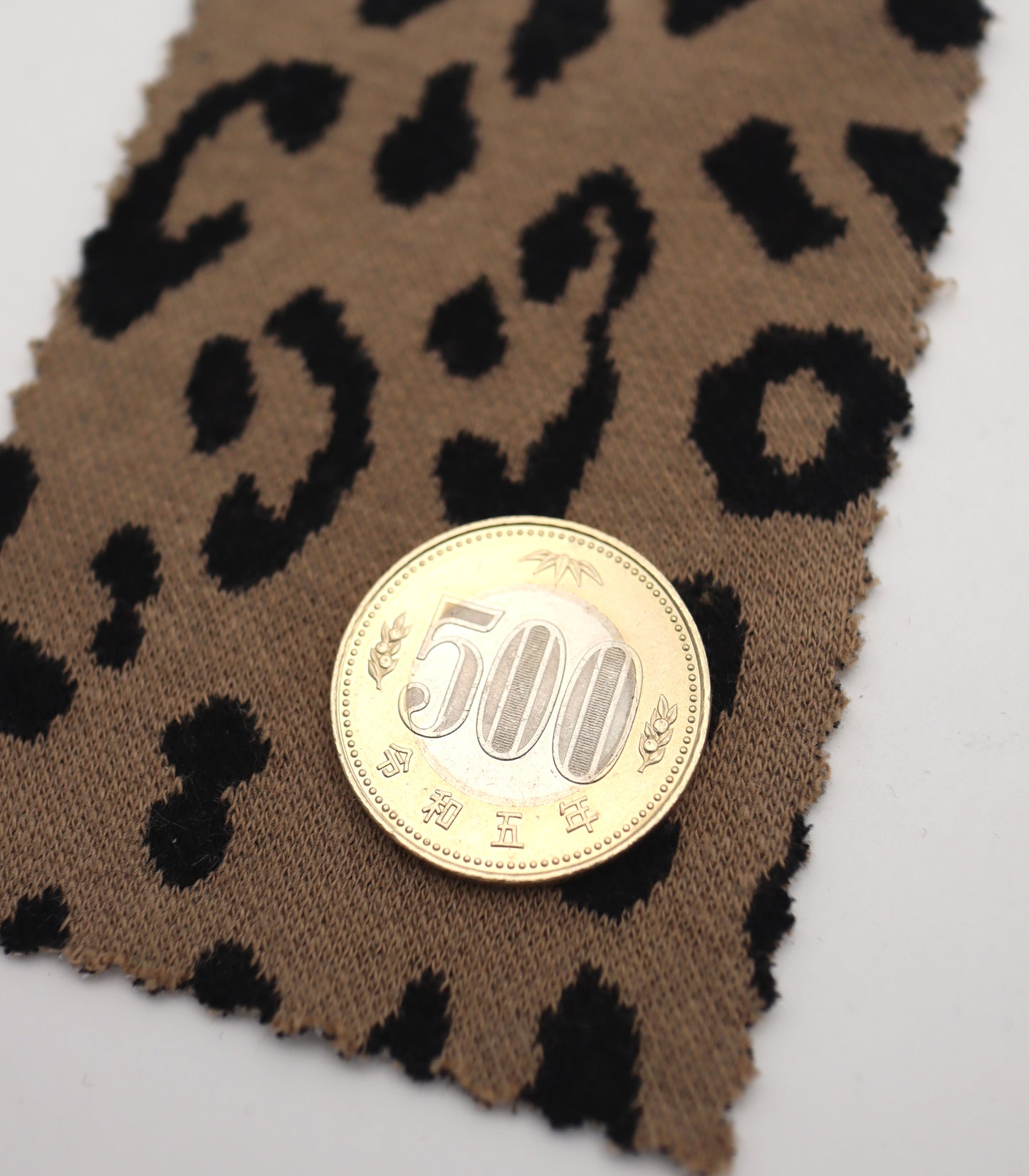 【25SS-359】ヒョウ柄ジャガード二重織りニット　/0.5ｙあたり = ～ 880円