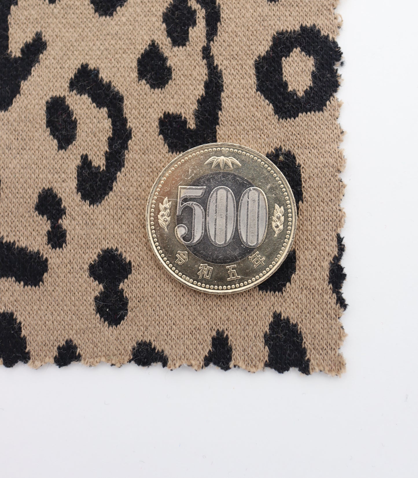 【25SS-359】ヒョウ柄ジャガード二重織りニット　/0.5ｙあたり = ～ 880円