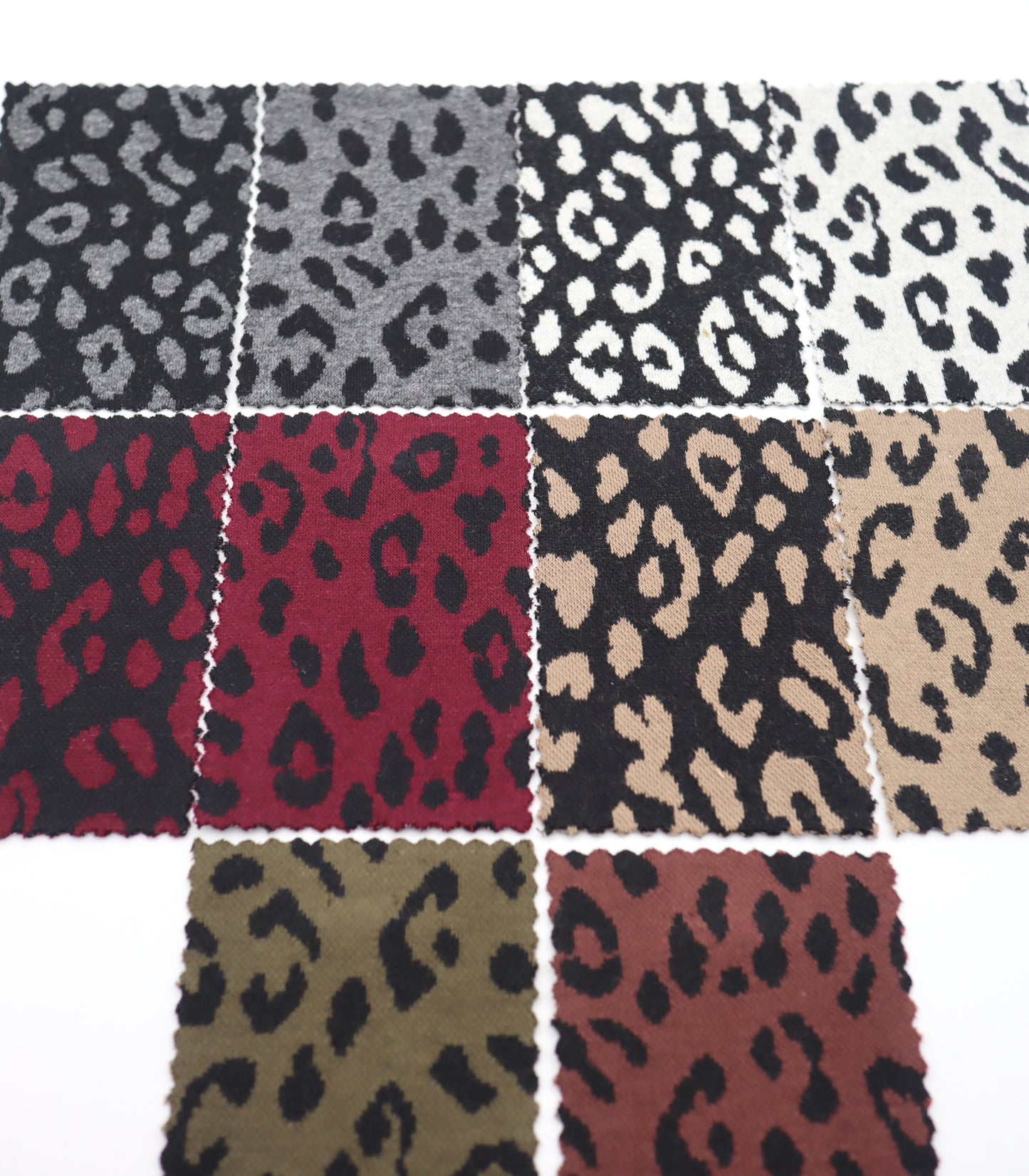 【25SS-359】ヒョウ柄ジャガード二重織りニット　/0.5ｙあたり = ～ 880円