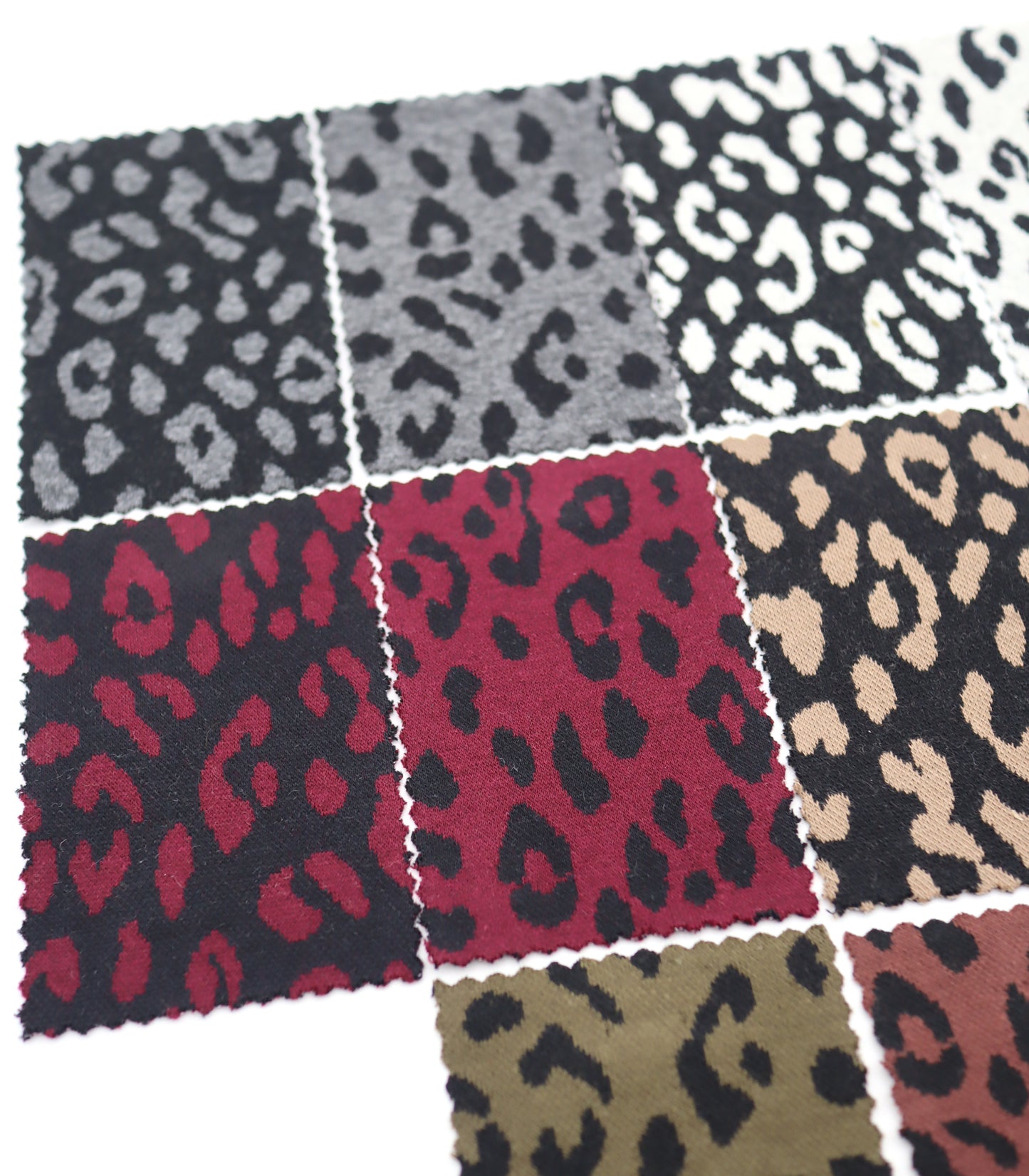 【25SS-359】ヒョウ柄ジャガード二重織りニット　/0.5ｙあたり = ～ 880円