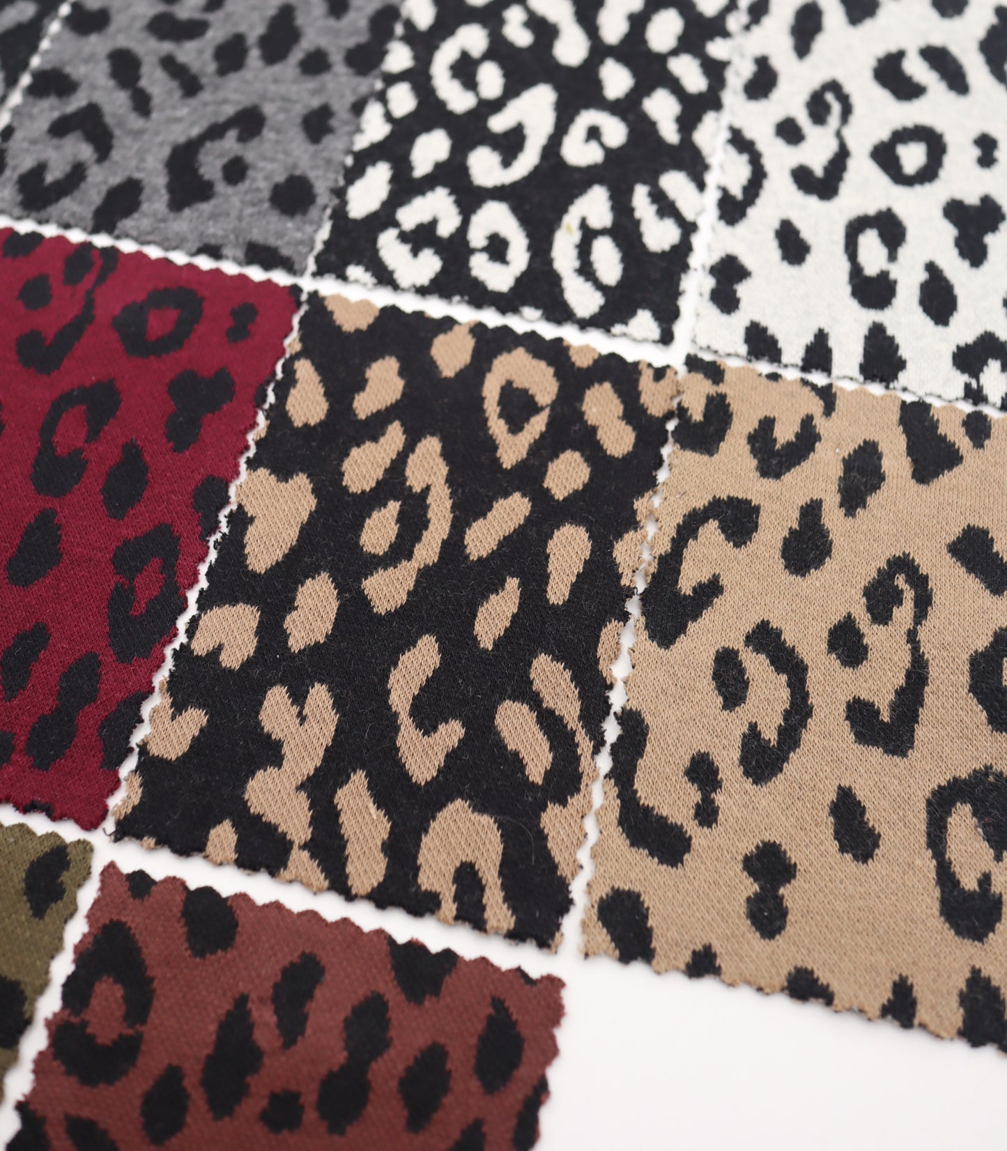 【25SS-359】ヒョウ柄ジャガード二重織りニット　/0.5ｙあたり = ～ 880円