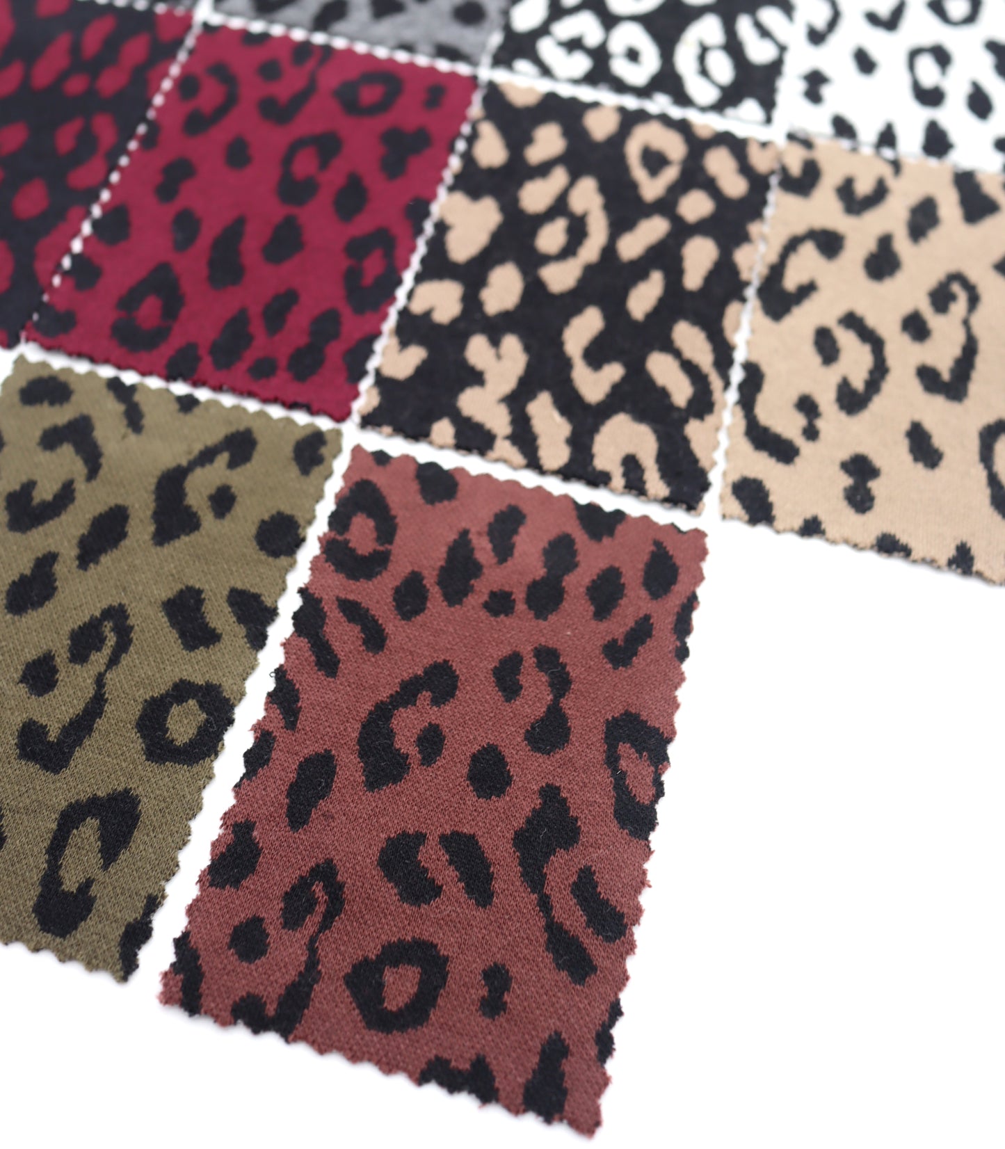 【25SS-359】ヒョウ柄ジャガード二重織りニット　/0.5ｙあたり = ～ 880円