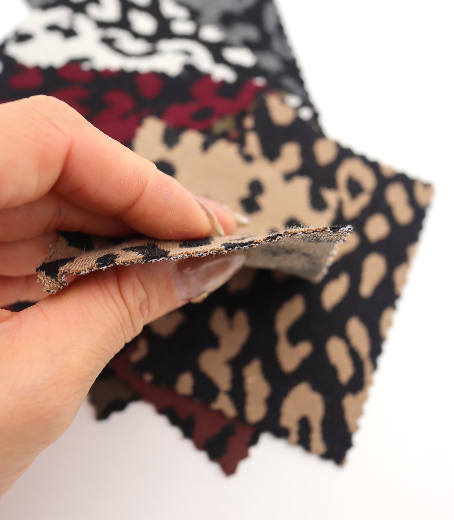 【25SS-359】ヒョウ柄ジャガード二重織りニット　/0.5ｙあたり = ～ 880円