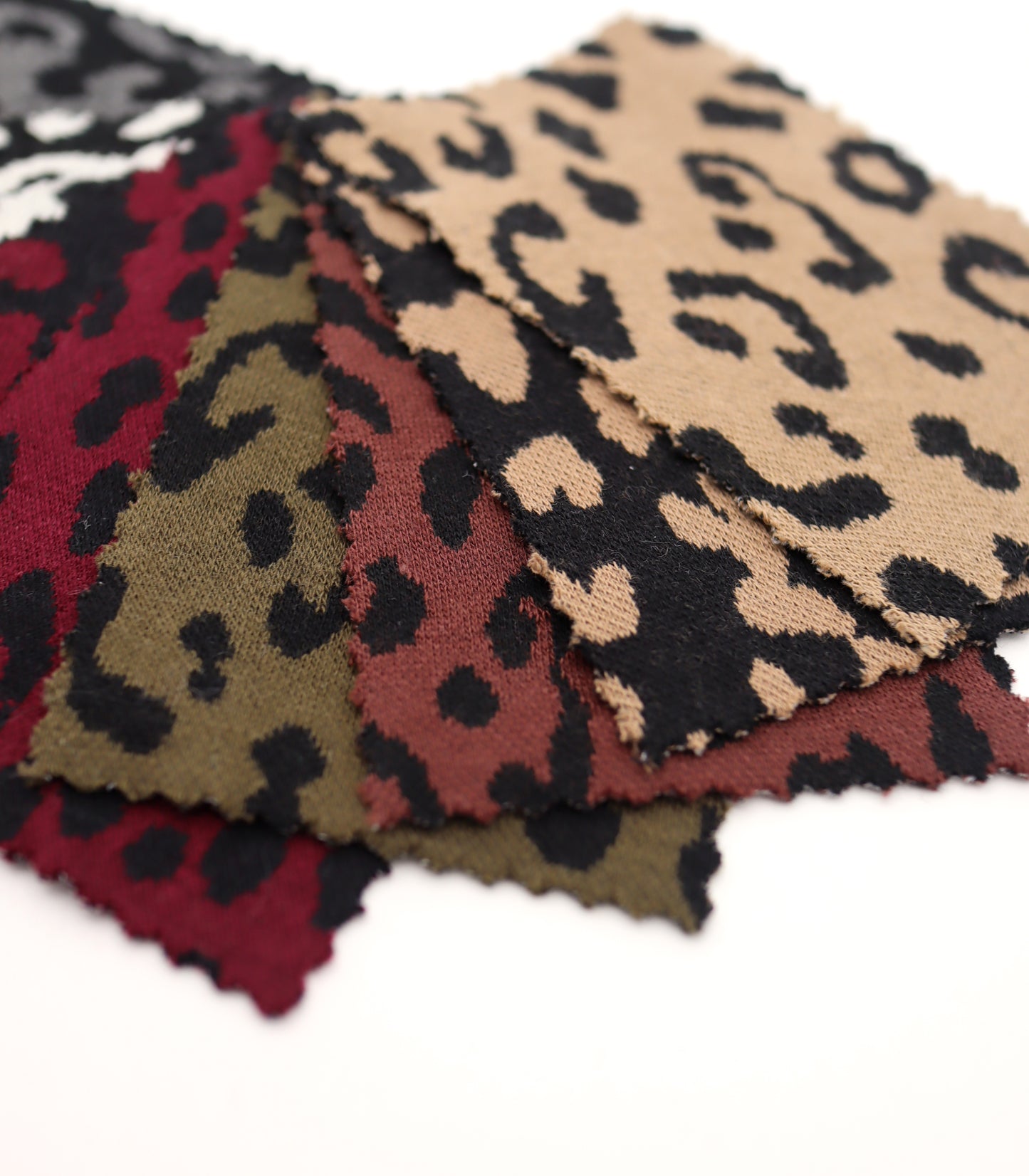 【25SS-359】ヒョウ柄ジャガード二重織りニット　/0.5ｙあたり = ～ 880円