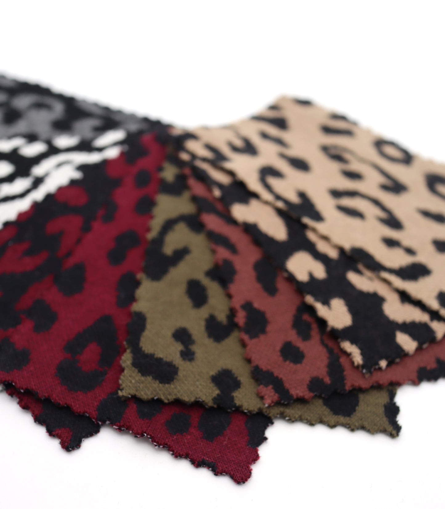 【25SS-359】ヒョウ柄ジャガード二重織りニット　/0.5ｙあたり = ～ 880円