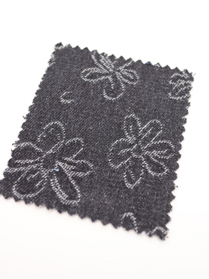 フラワー柄ジャガード・ライトデニム生地｜【生地幅】約147センチ 【混率】綿100％｜ドッグウェア・春夏ジャケット・セットアップ・ワンピース・バッグ向き