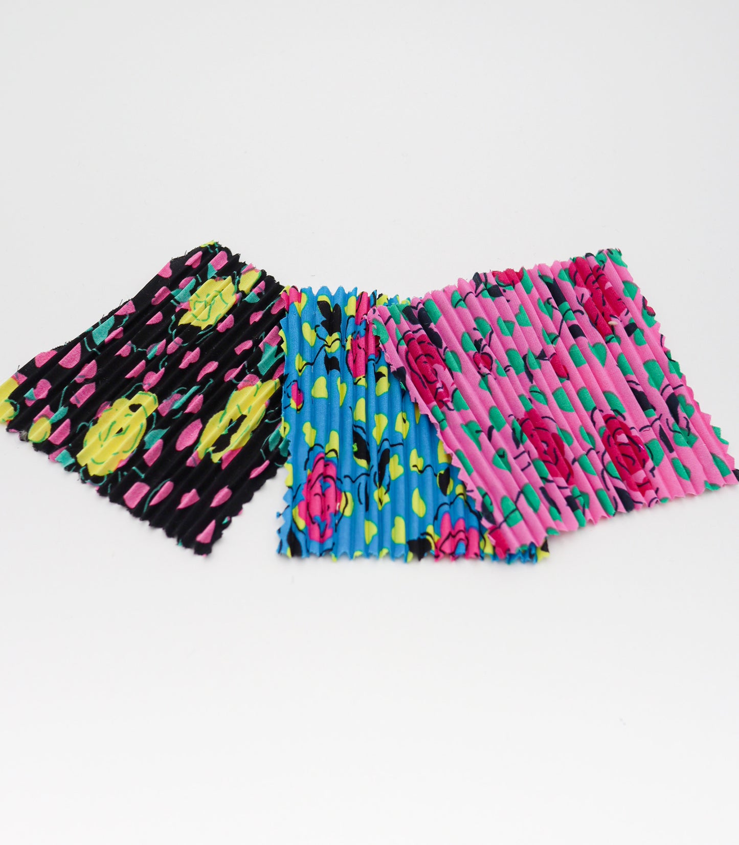 【25SS-309】ローズプリントプリーツ加工デシン　/0.5ｙあたり = ～820円