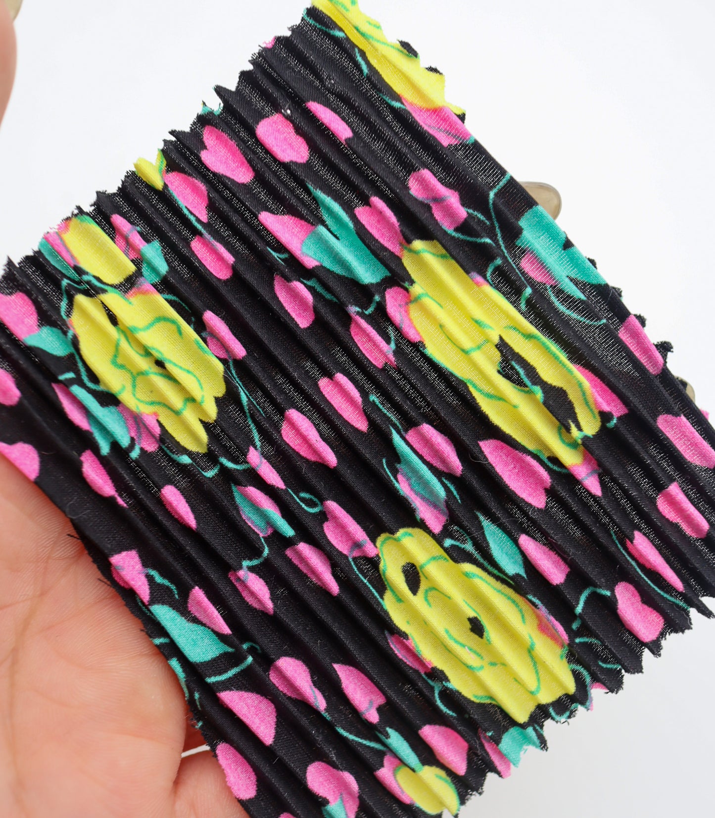 【25SS-309】ローズプリントプリーツ加工デシン　/0.5ｙあたり = ～820円