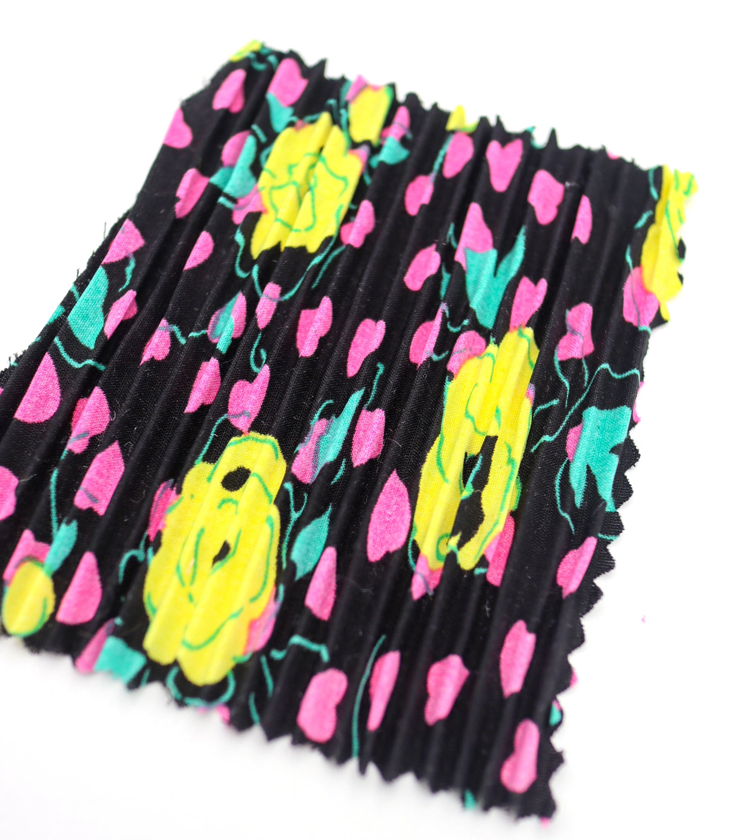 【25SS-309】ローズプリントプリーツ加工デシン　/0.5ｙあたり = ～820円